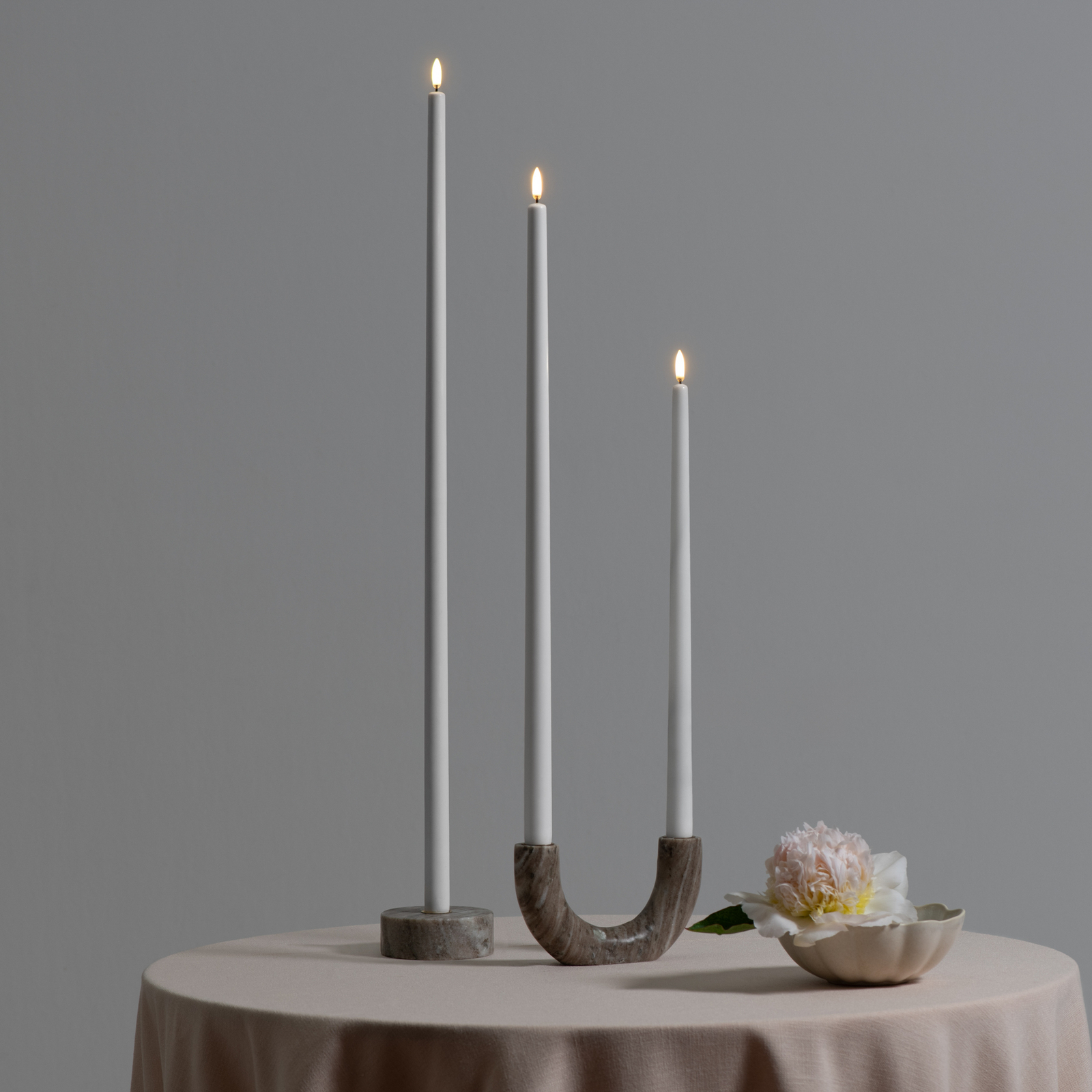 TALL TAPER LED-stearinljus, vitt, höjd 40 cm - Uyuni Lighting