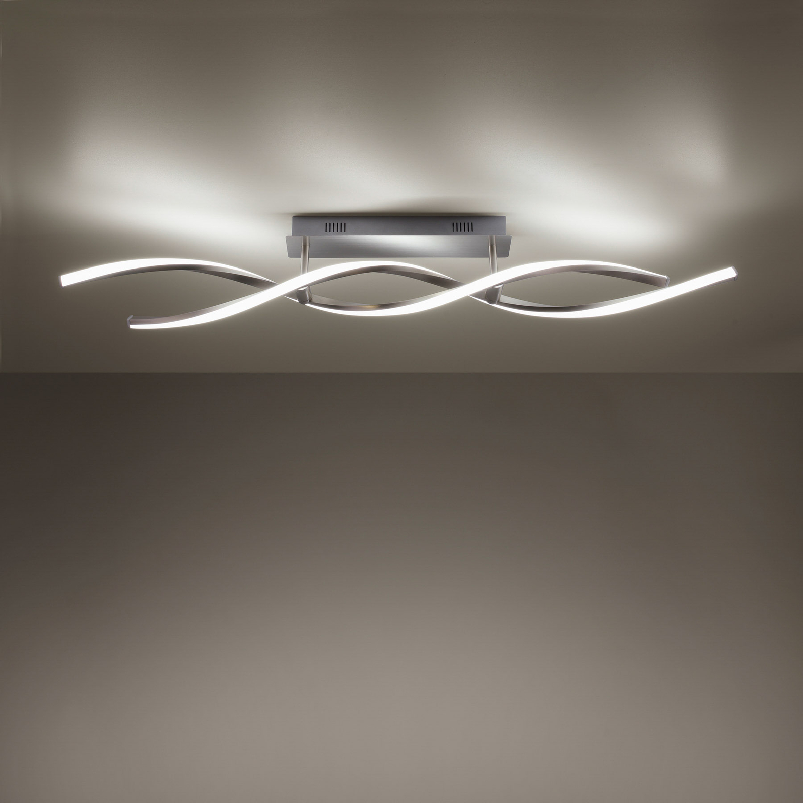 Plafonnier LED LOLAsmart Swing, longueur 110 cm