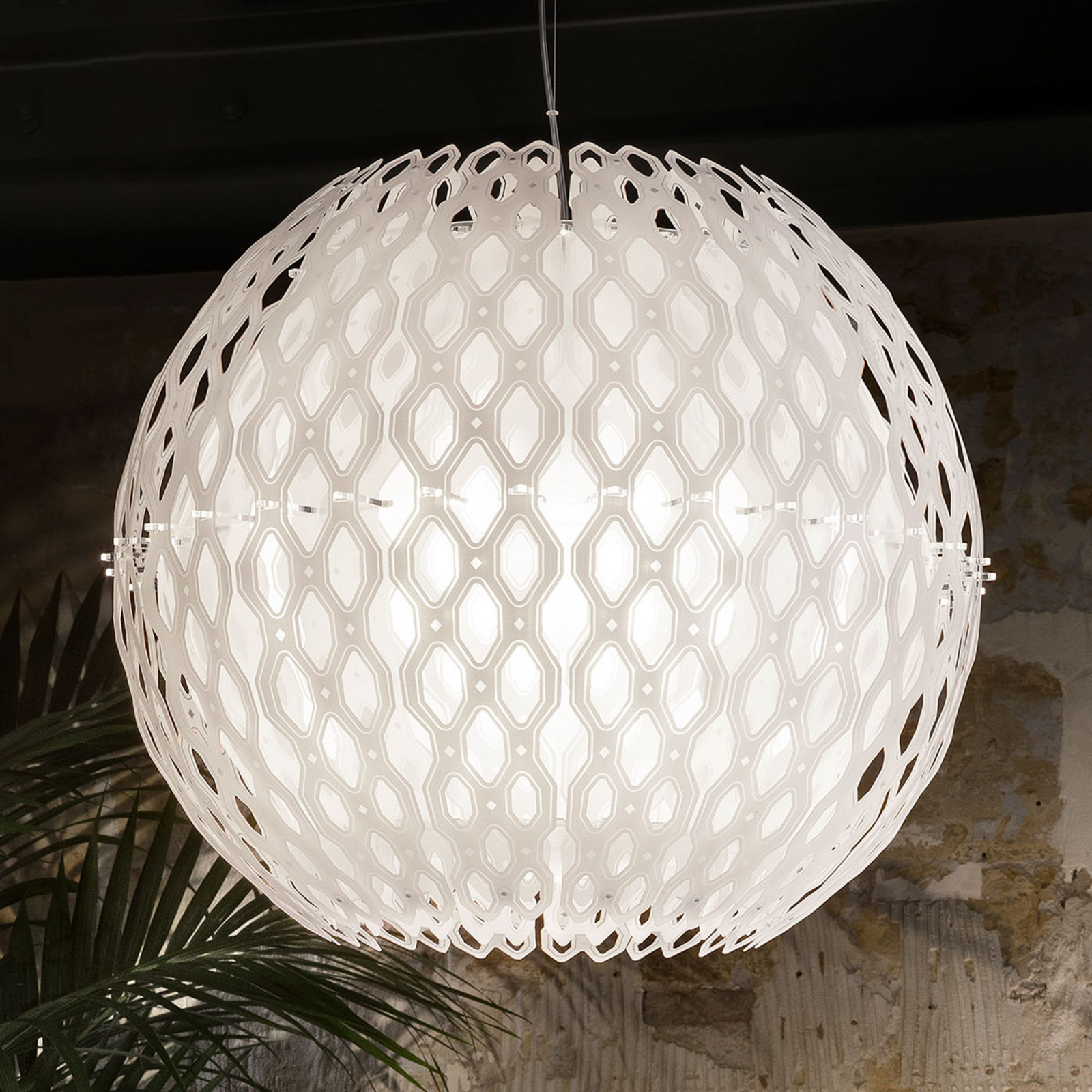 Charlotte Globe Pendel Slamp - Stue - Design - Plastik - Kugle