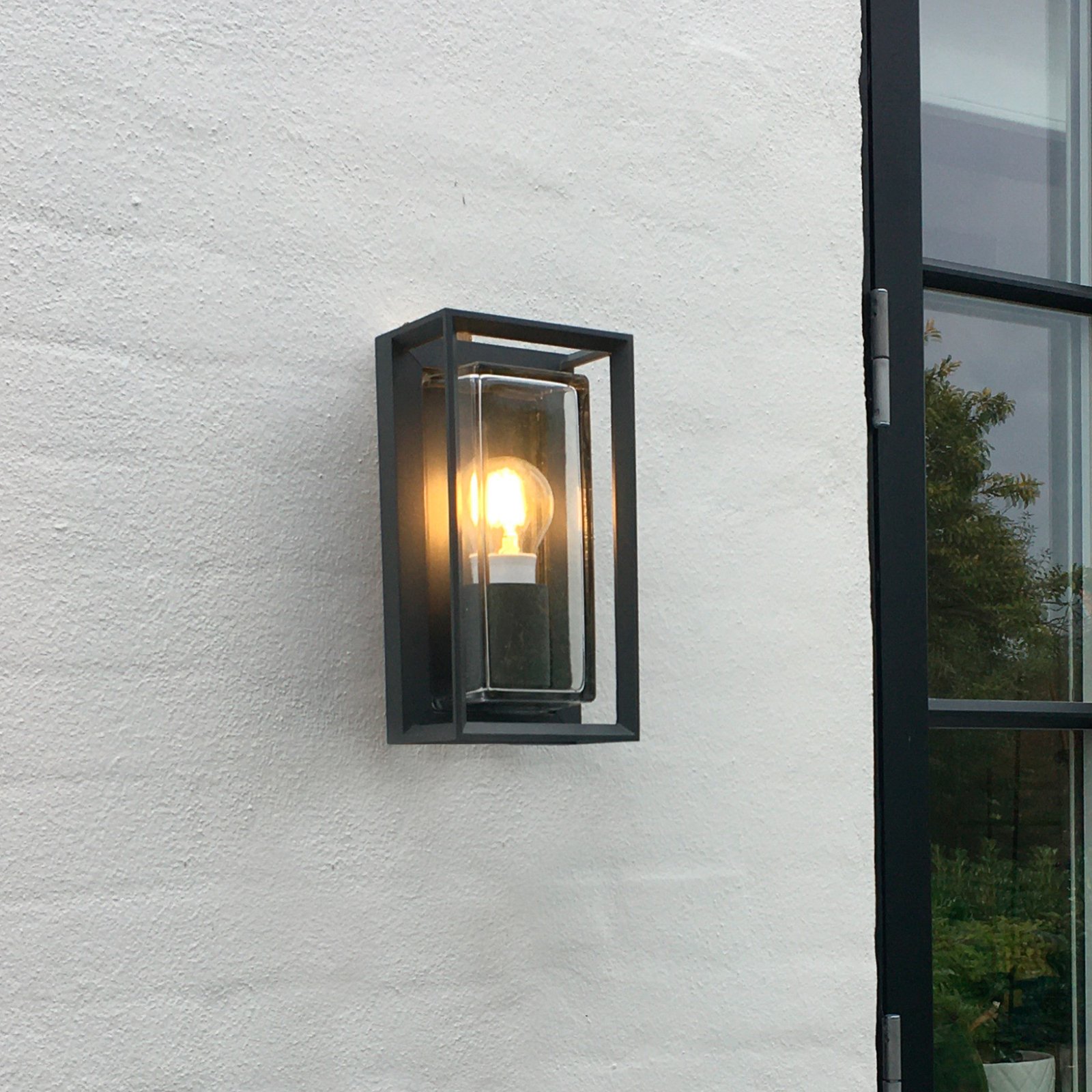 LOOM DESIGN Loke outdoor wall light with socket