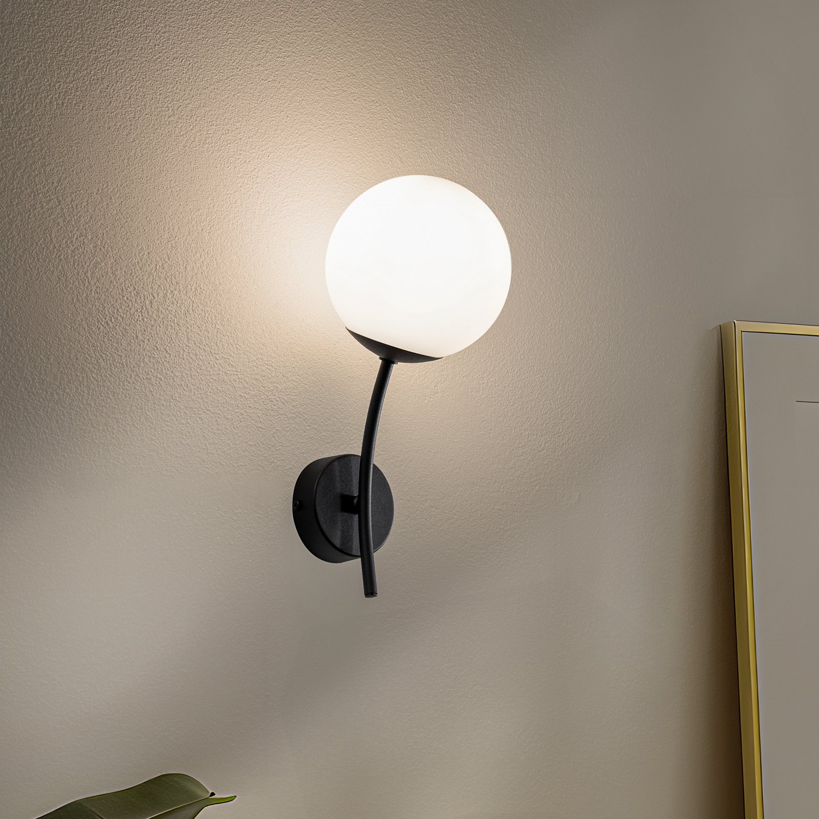 Euluna Karda wall light, black