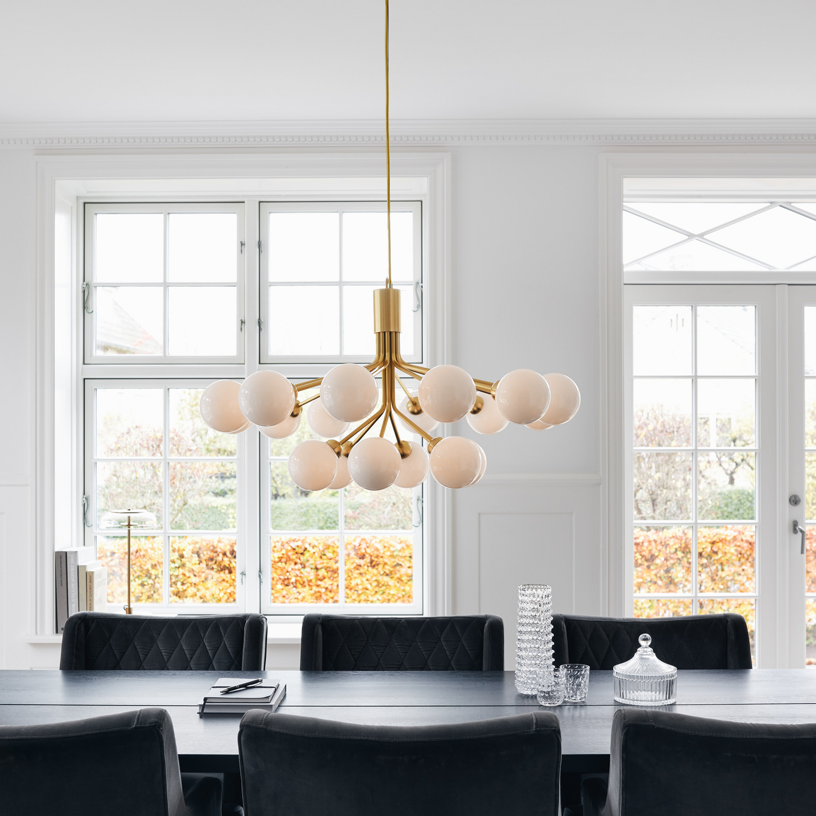 Apiales 18 Ljuskrona Brushed Brass/Opal White - Nuura