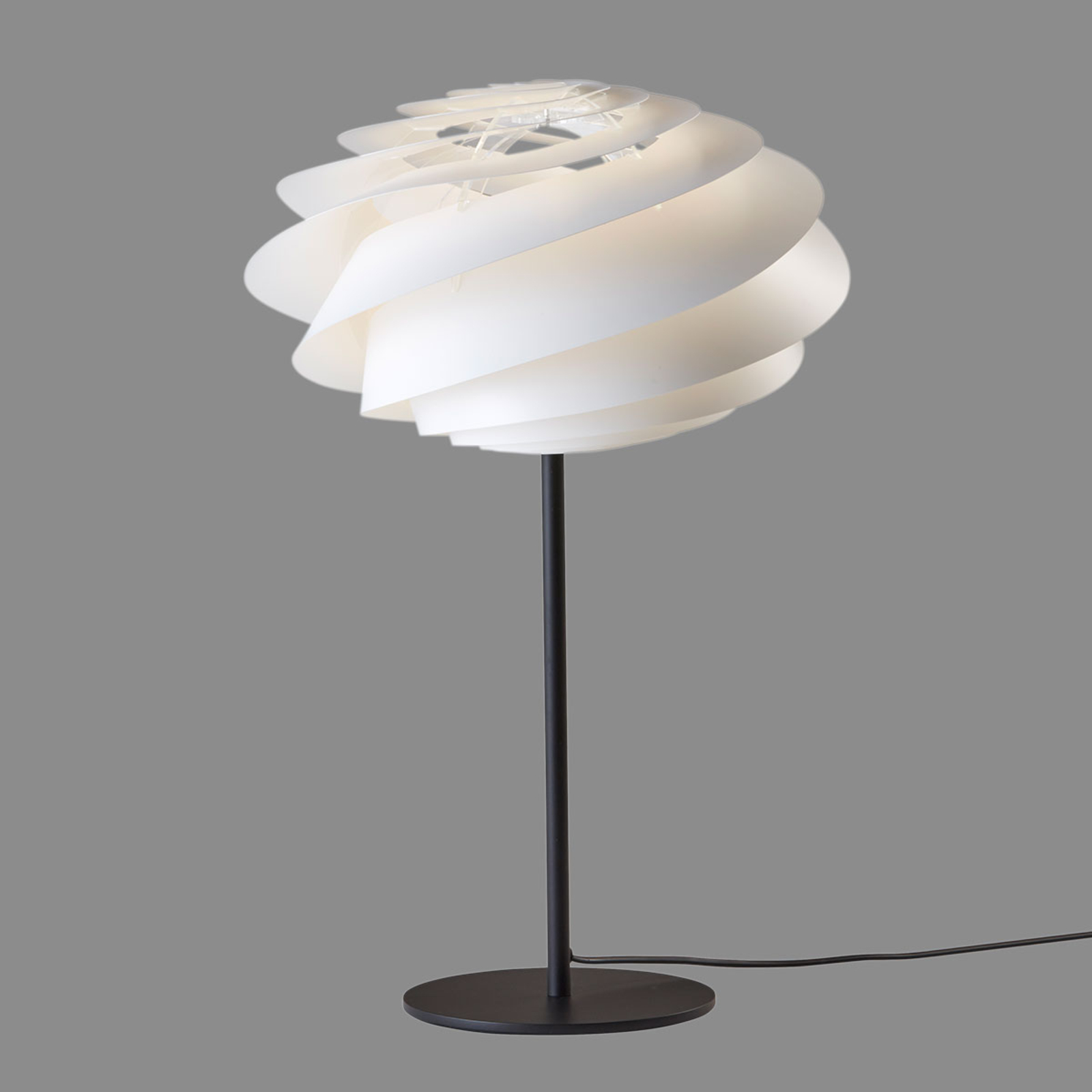 LE KLINT Swirl - biała designerska lampa stołowa