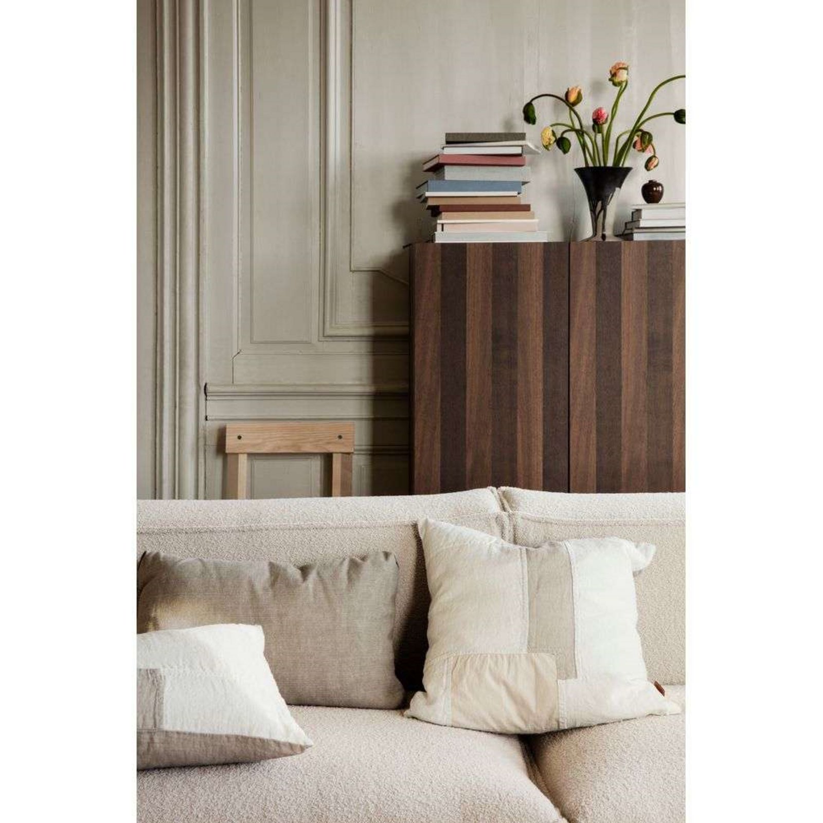 Flores Vase Sand/Black - ferm LIVING