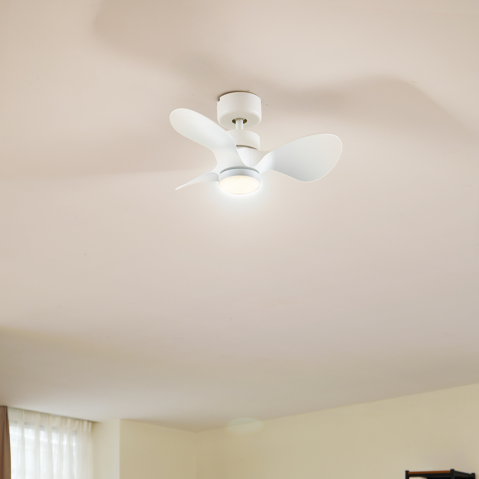 Stropný ventilátor Lindby LED Enon, biely, DC motor, tichý