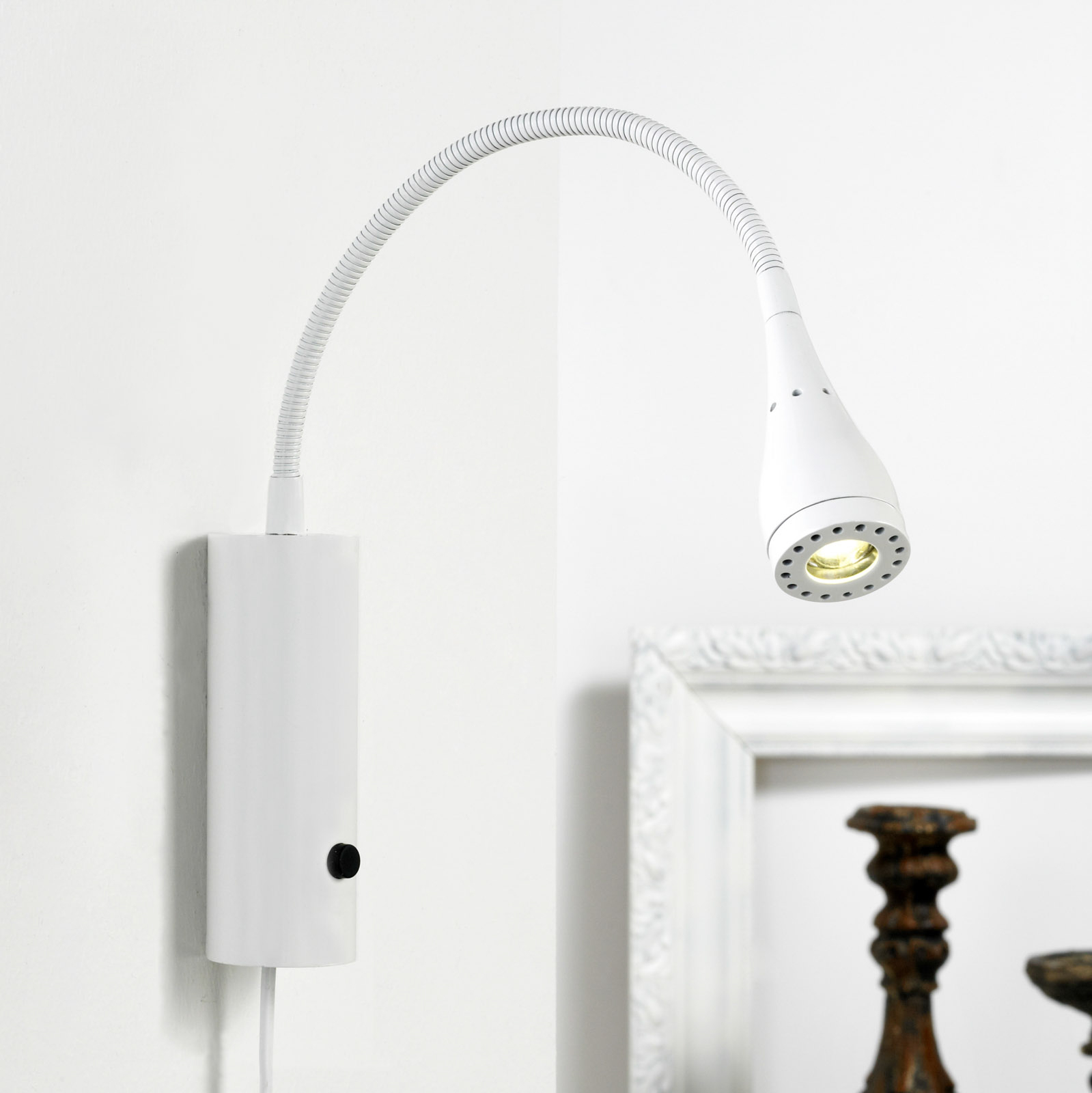 LED-vägglampa Mento med flexarm, vit