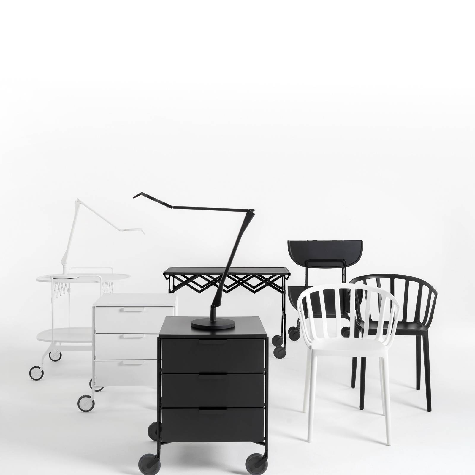 Kartell Aledin Tec - lampa stołowa LED, czarna