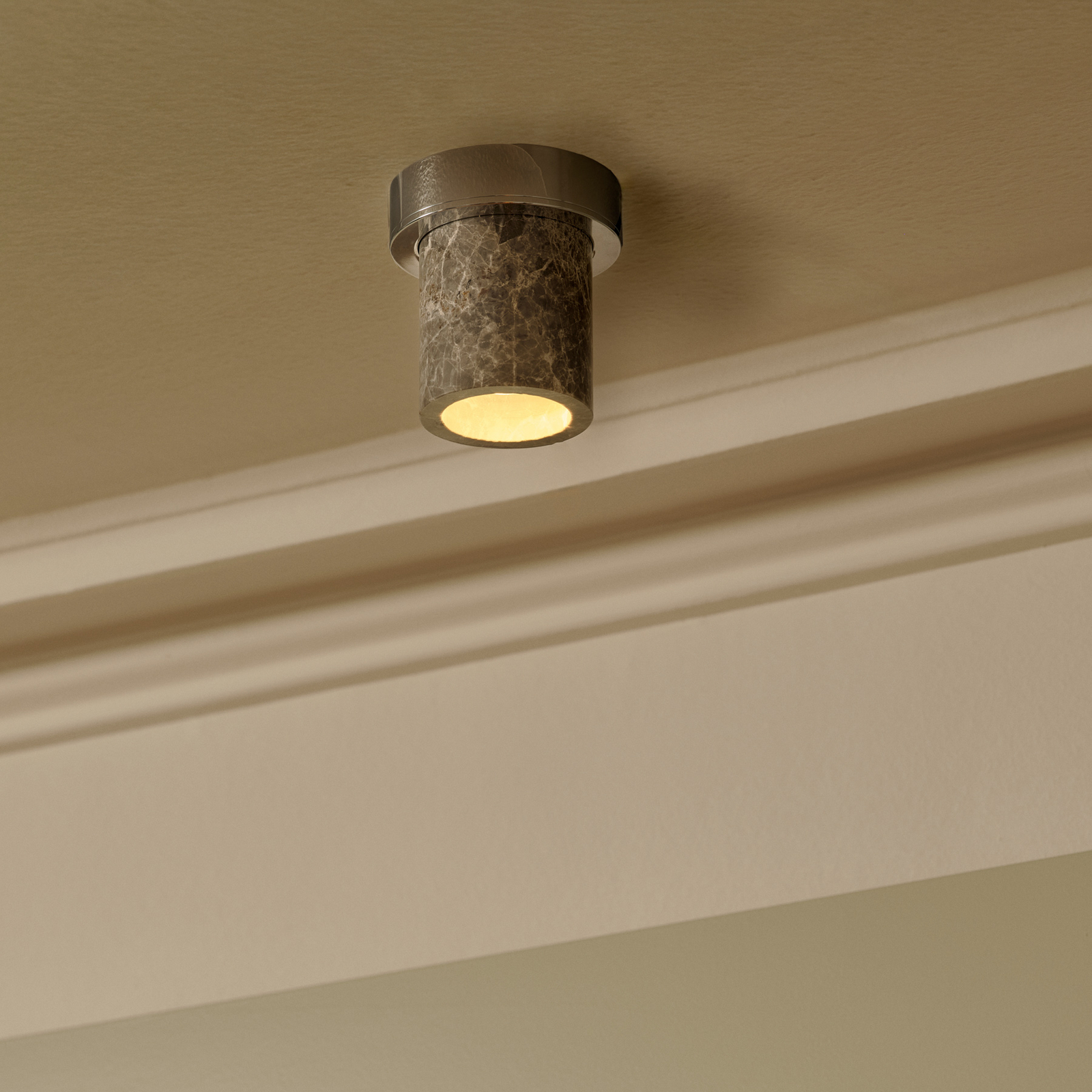 Downlight Miss Marble, cinzento/latão brünado - DESIGN BY US