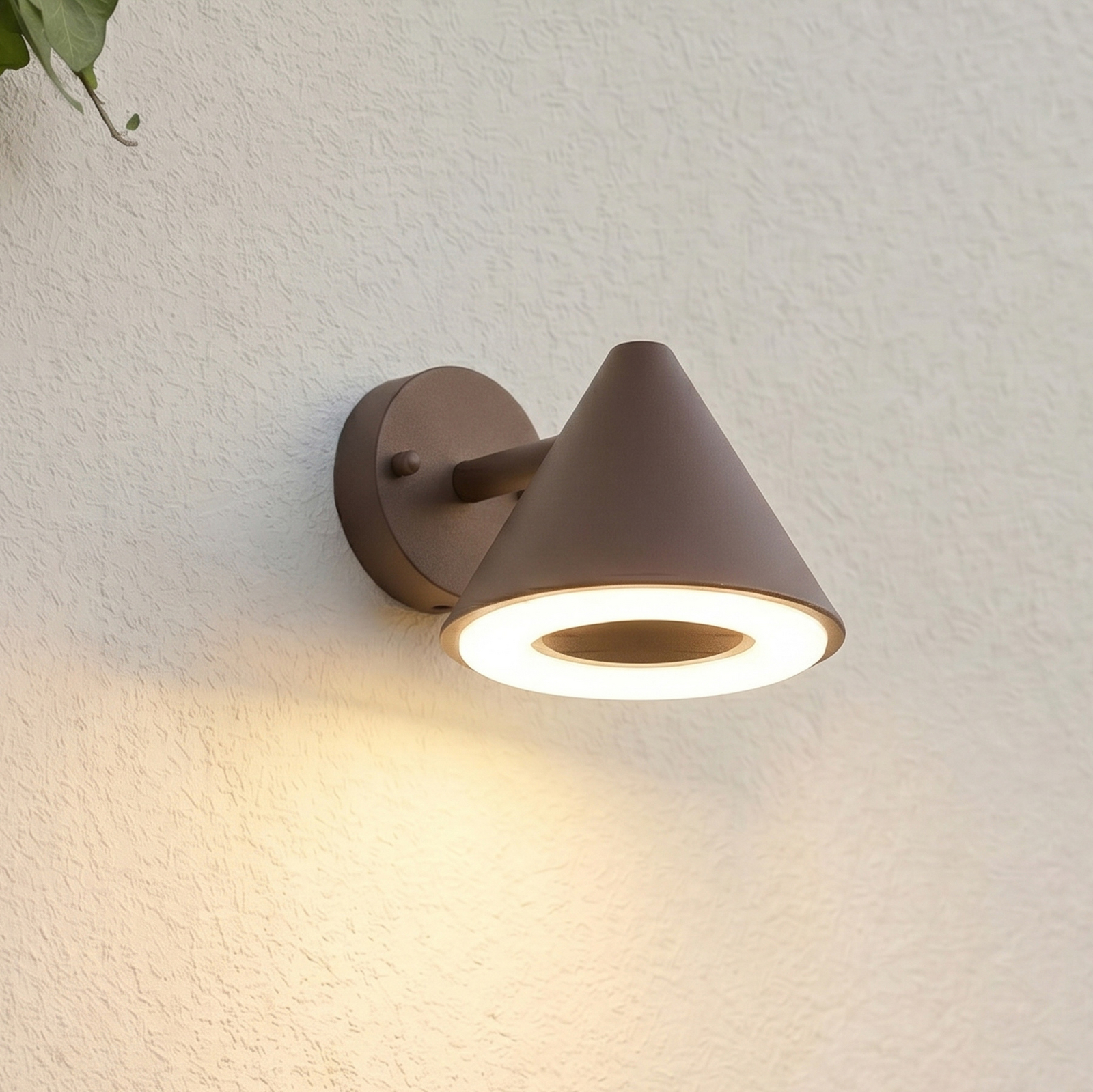 Lindby LED-zunanja stenska svetilka Soran, rjava, kovinska, IP44