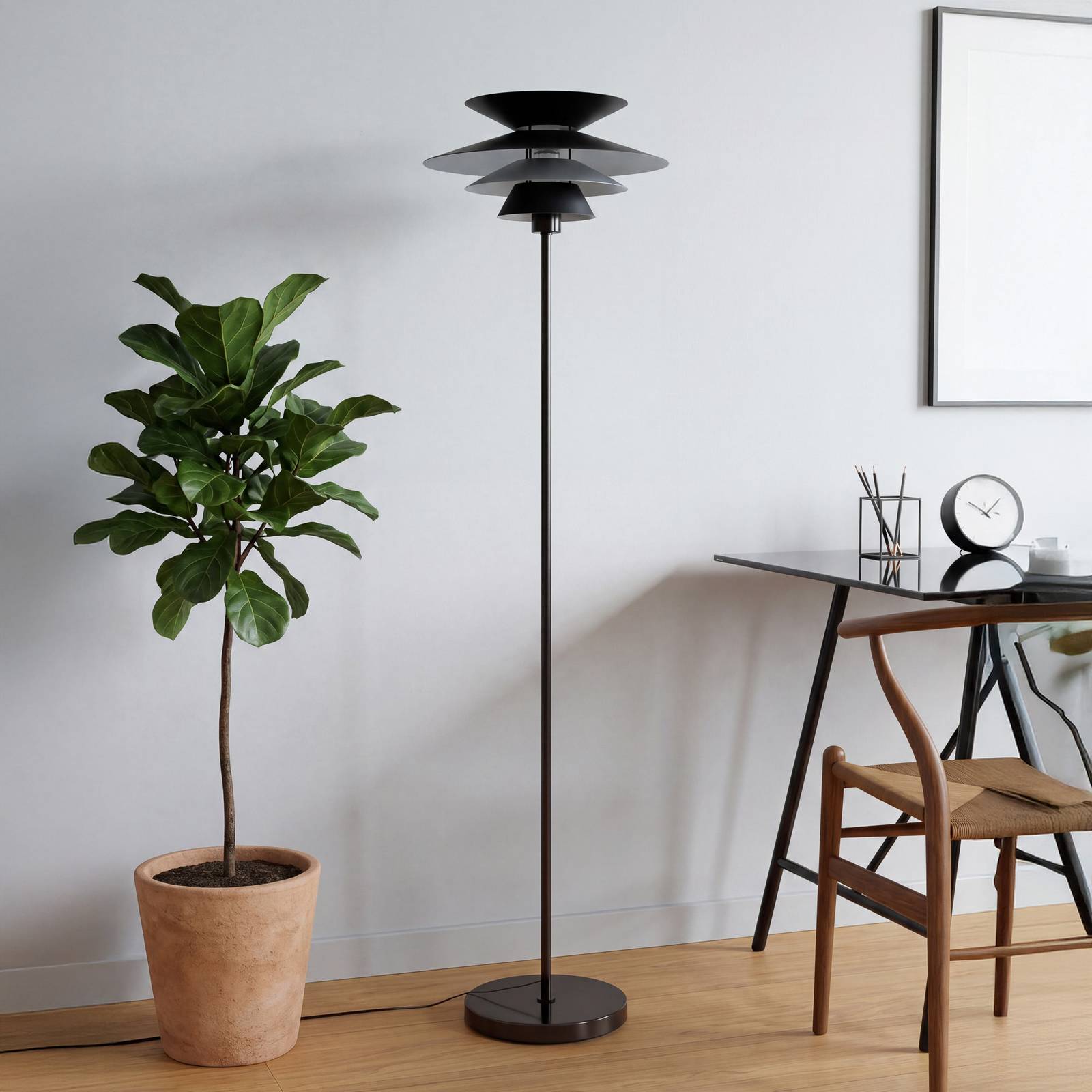 Lampa stojąca OSRAM Decor Element, czarna, wysokość 145 cm, metalowa