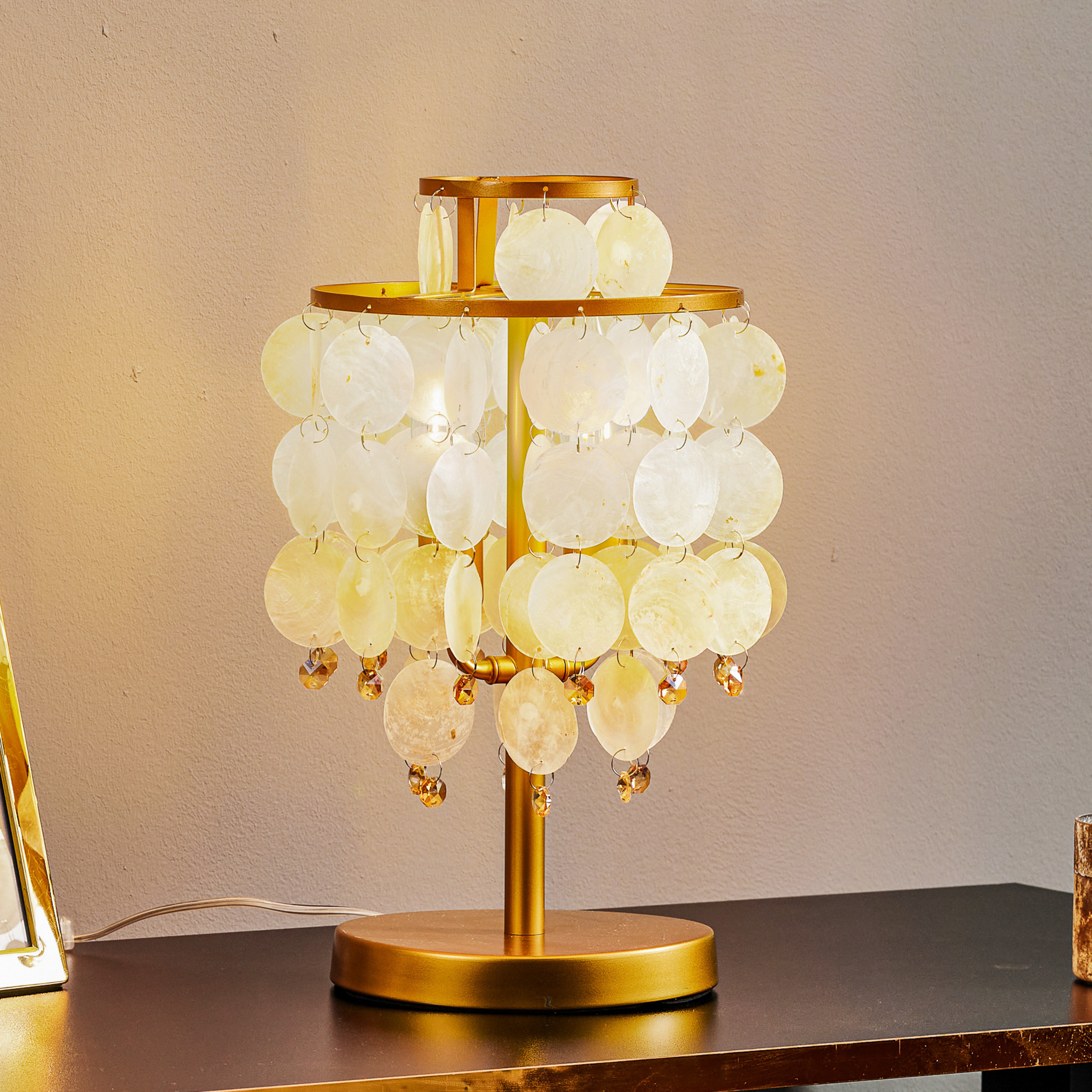 Lampa stołowa Ruben z płytkami z masy perłowej