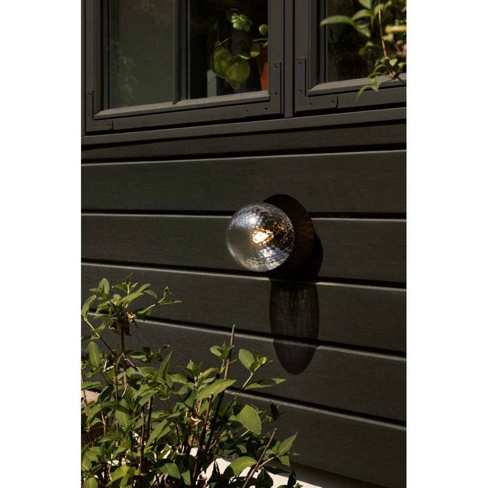 Nuura Außen-Wandleuchte Liila, Ø 16 cm, schwarz/klar günstig online kaufen