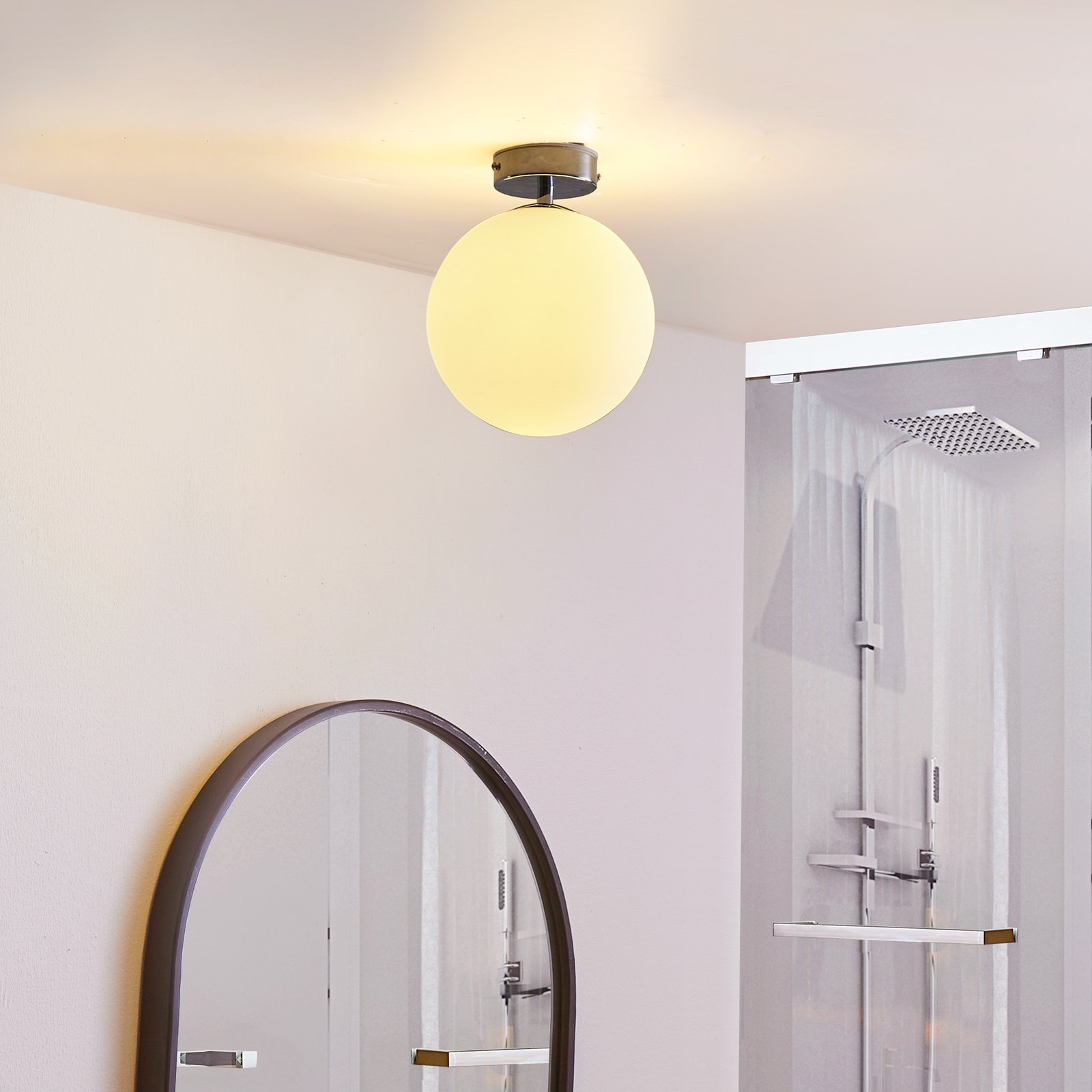 Arcchio Maviris LED-loftlampe til badeværelset, kugle, 18 cm