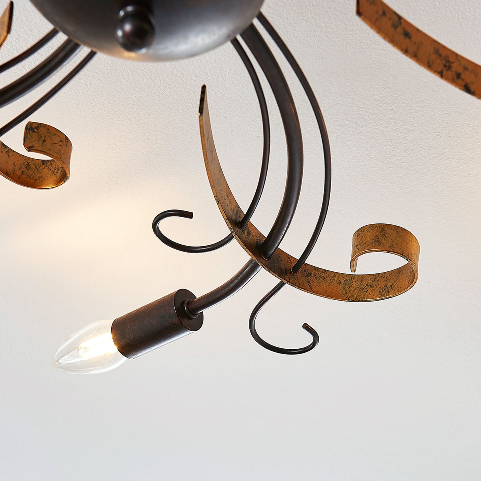 Stropná lampa Dalia vo florentínskom štýle