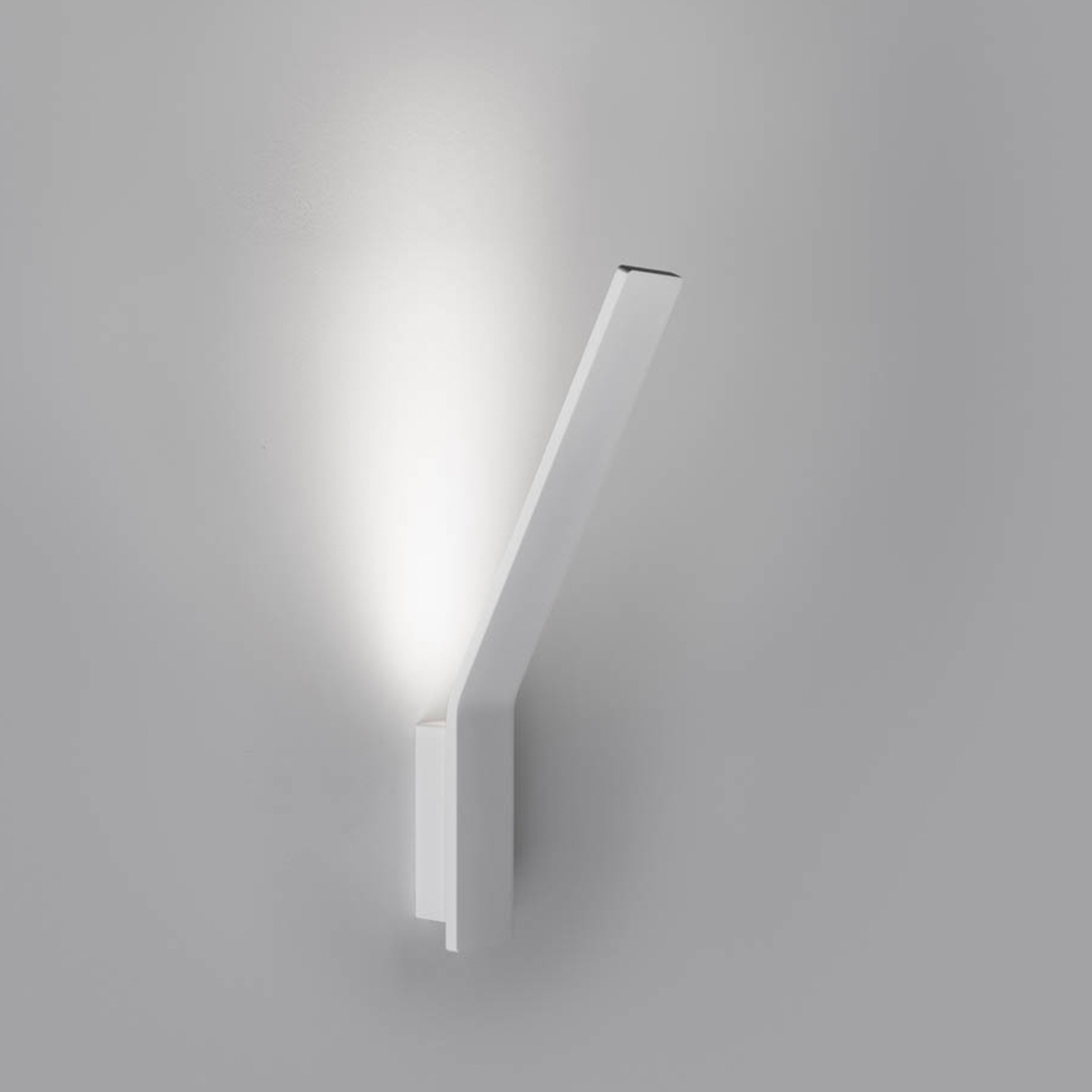 Stilnovo LED sienas lampa Lama, 3000 K, balta
