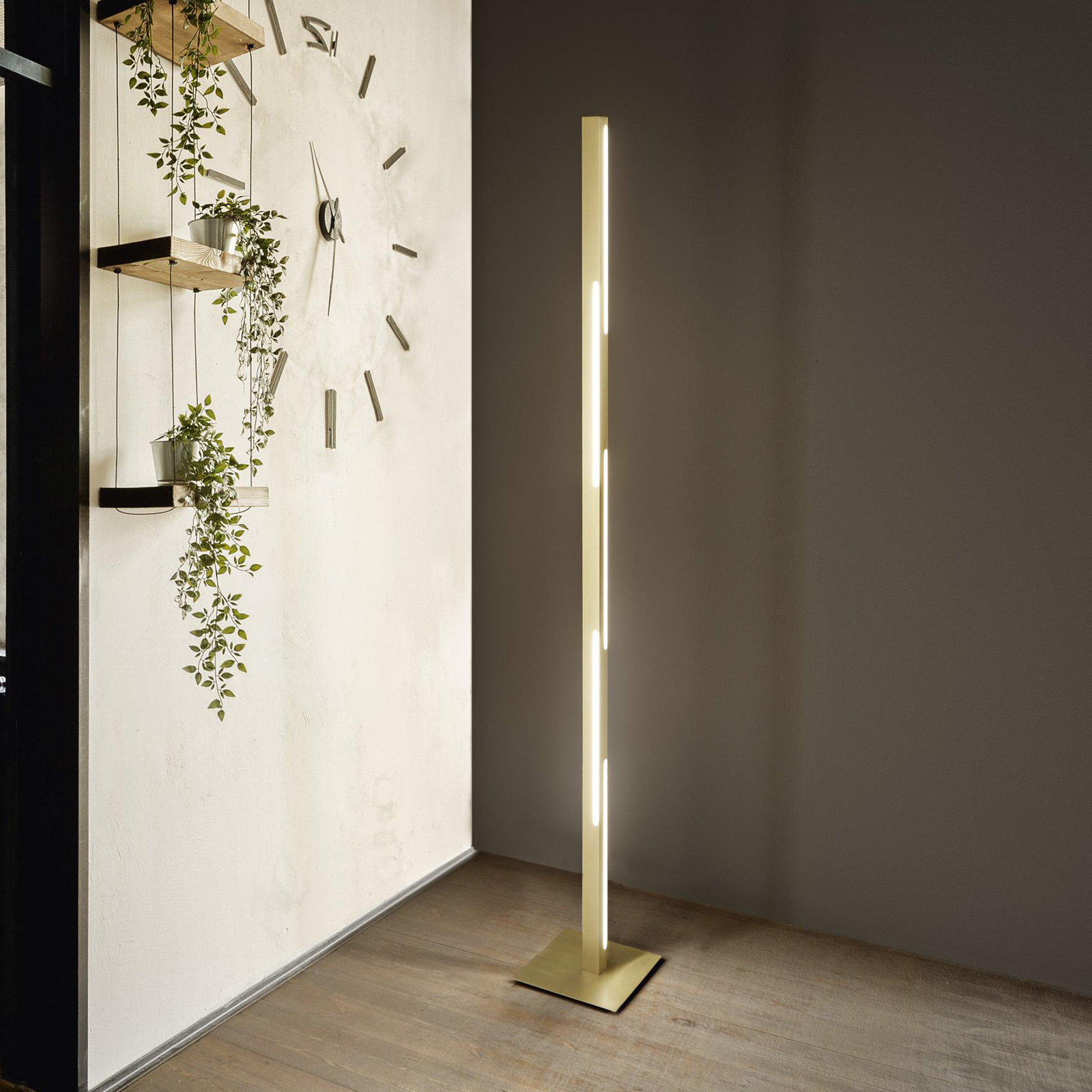 Candeeiro de pé LED Ling, latão, altura 165 cm, regulável, metal