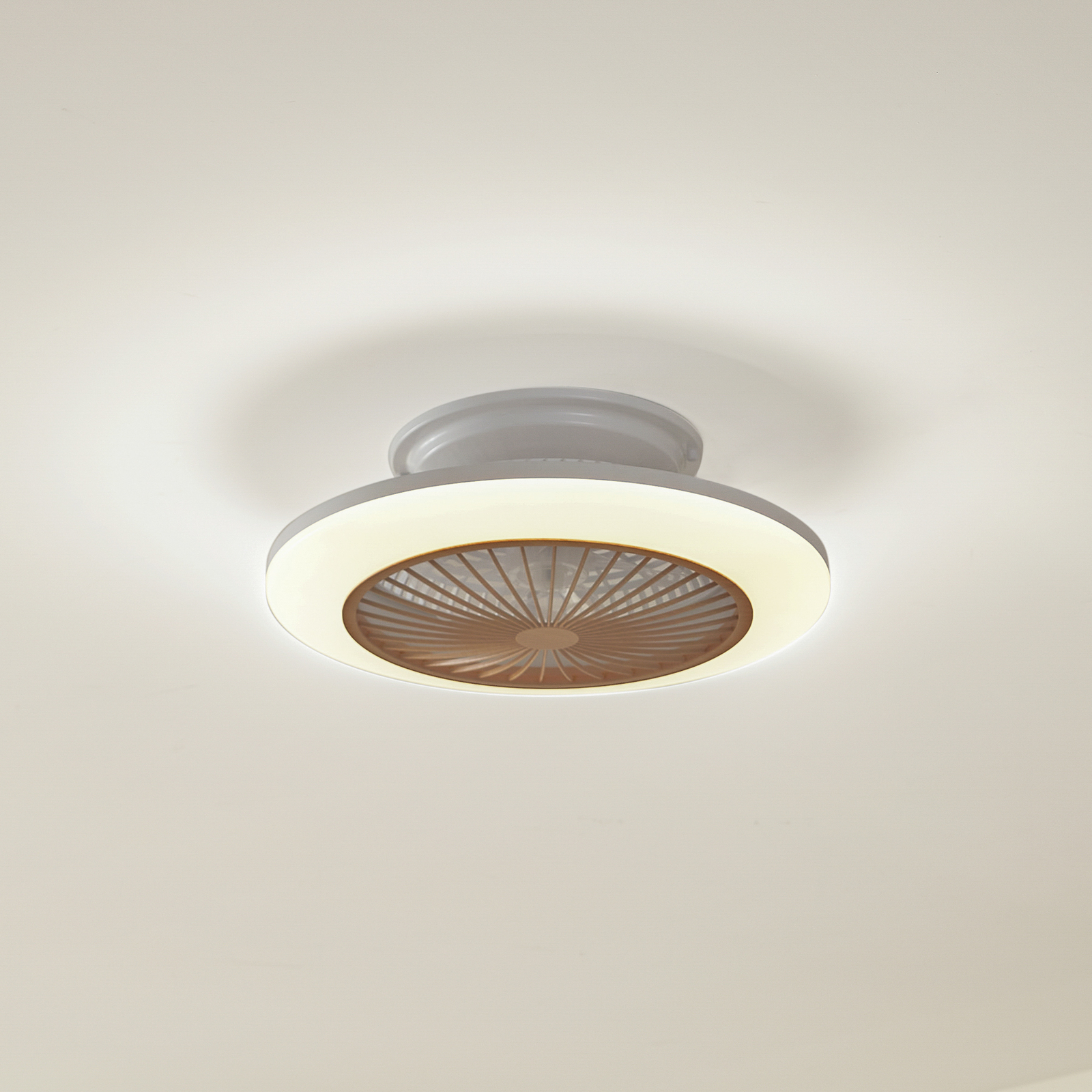 "Lindby" LED lubinis ventiliatorius "Mamuti", medžio spalvos, tylus, 55 cm