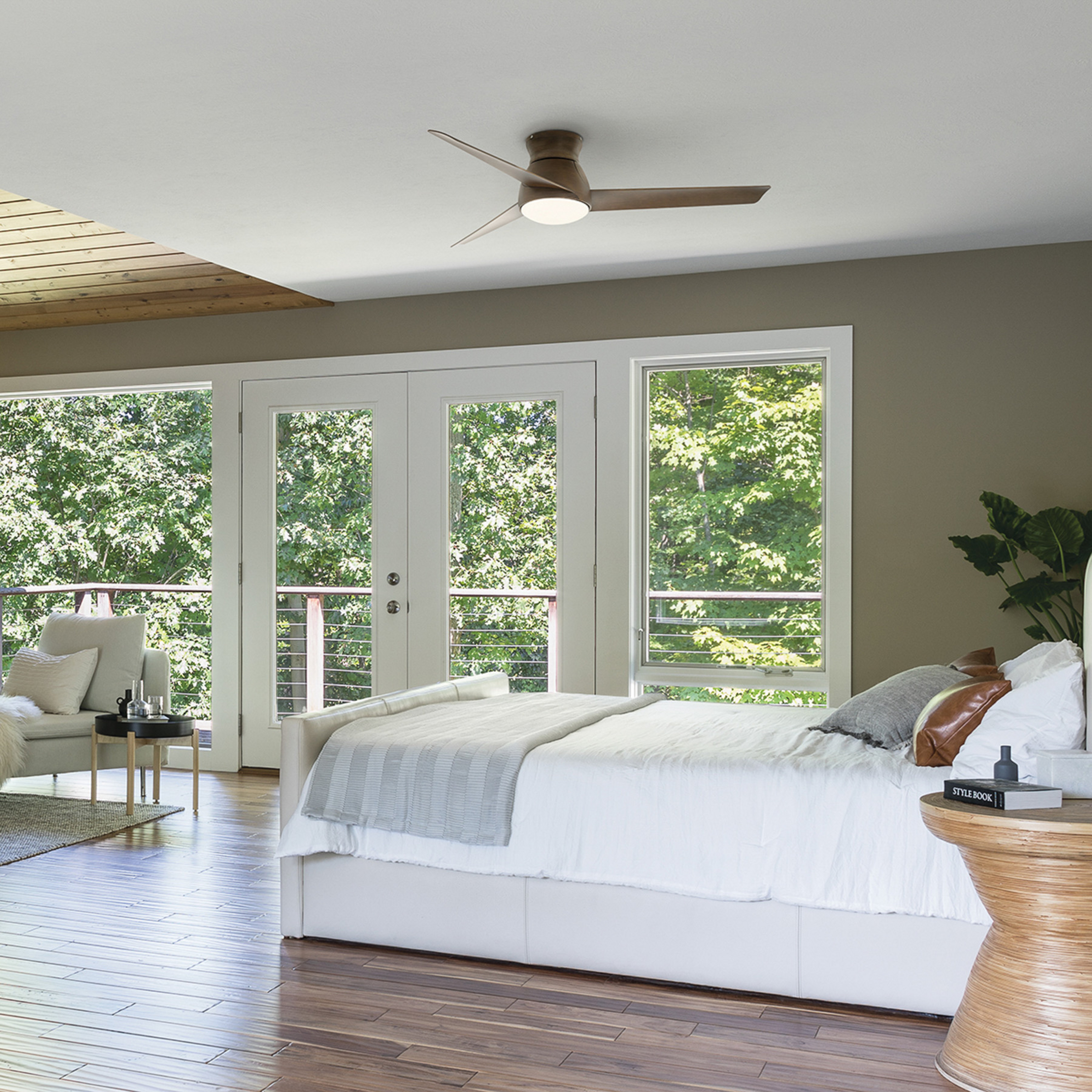 Ventilateur de plafond LED Eris, IP44, noyer