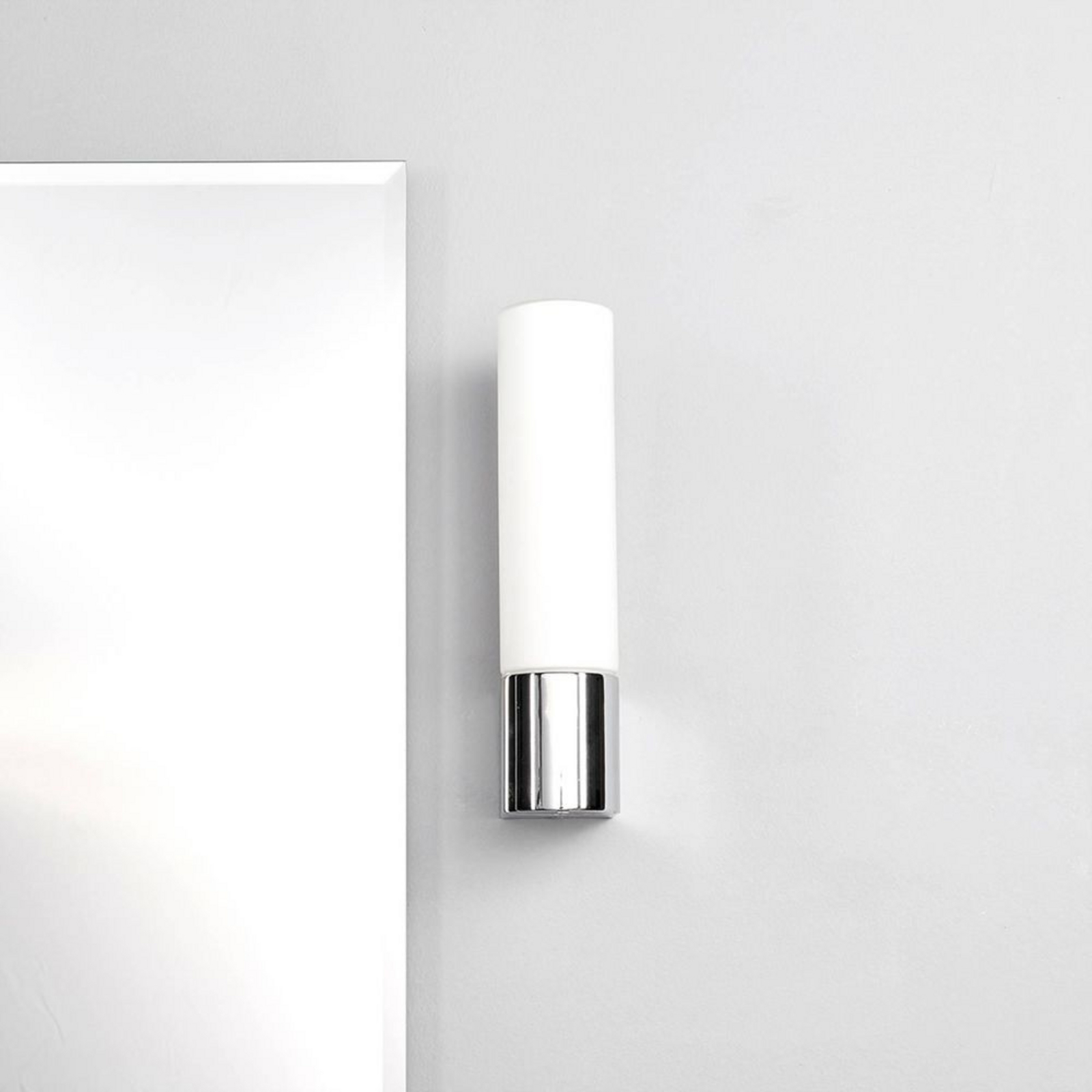 Melike Aplique de Pared Chrome/Satin White - Lindby