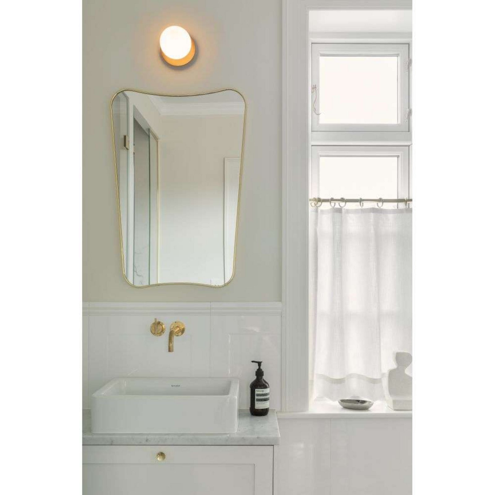 Nuura Liila 1 candeeiro de parede/teto, Ø 14 cm IP44, bronze/ópalo