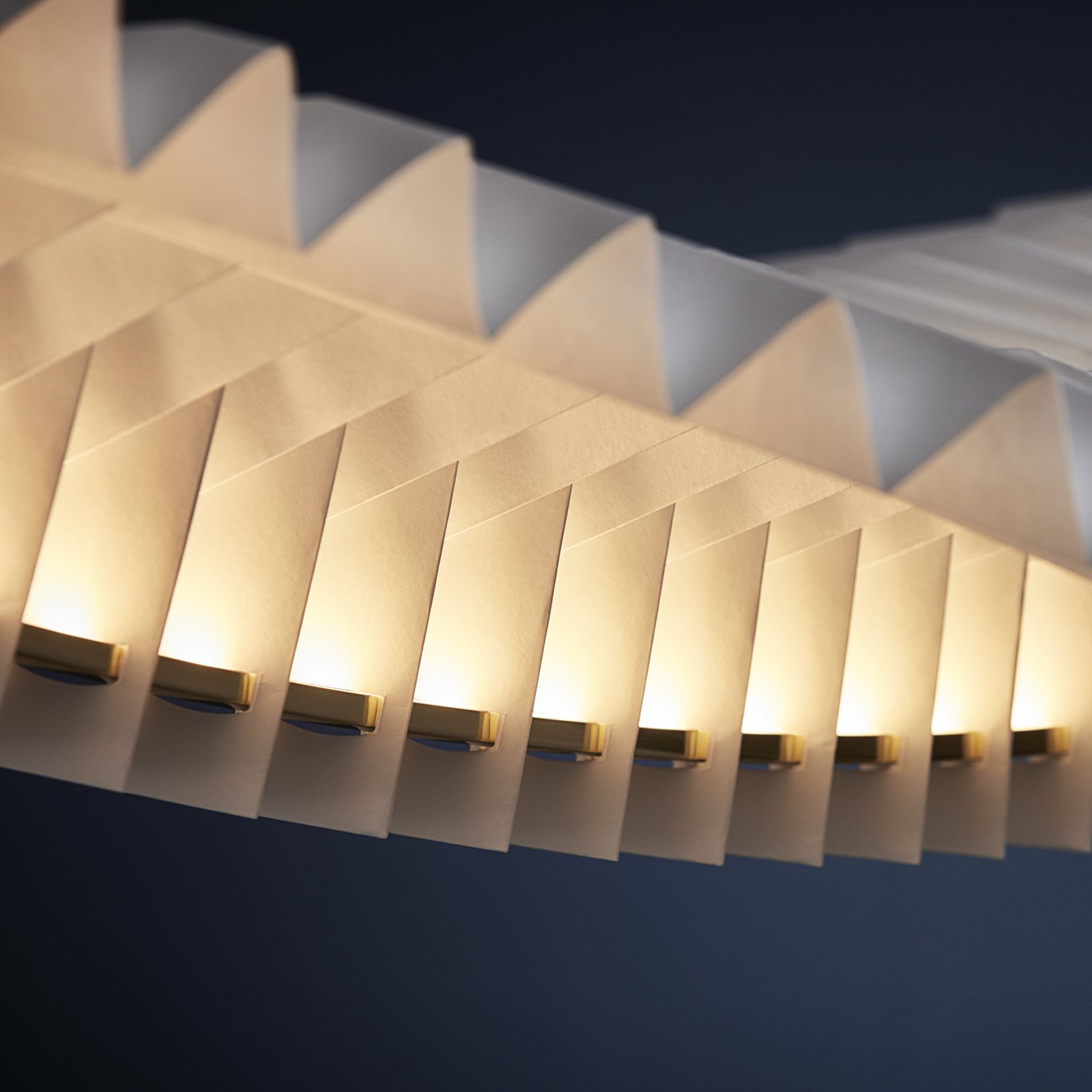 Sora Riippuvalaisin Solid Brass/White - Frandsen