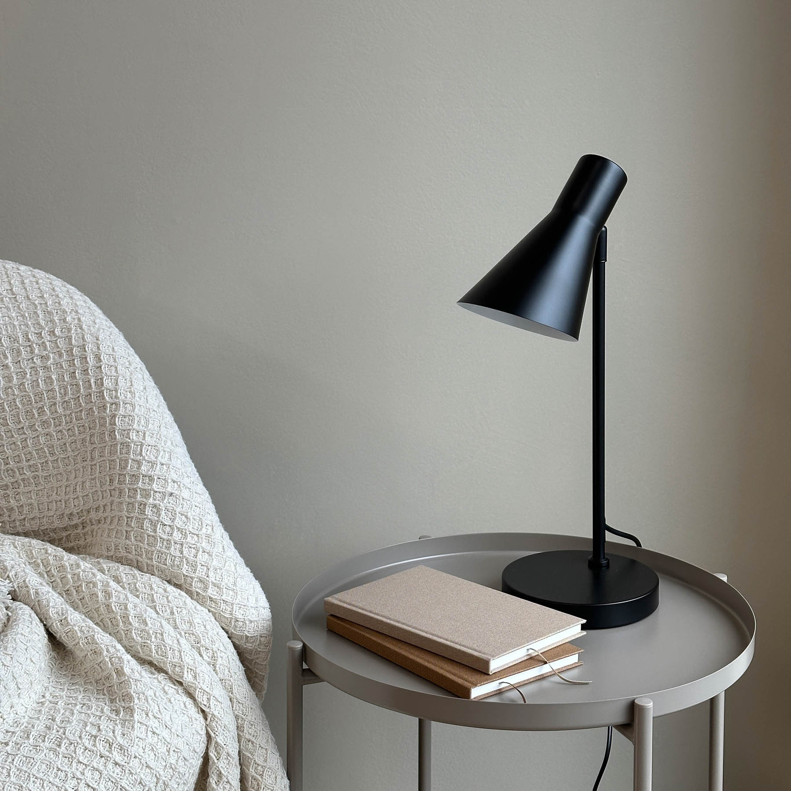DL12 Lampe de Table Matt Black - DybergLarsen