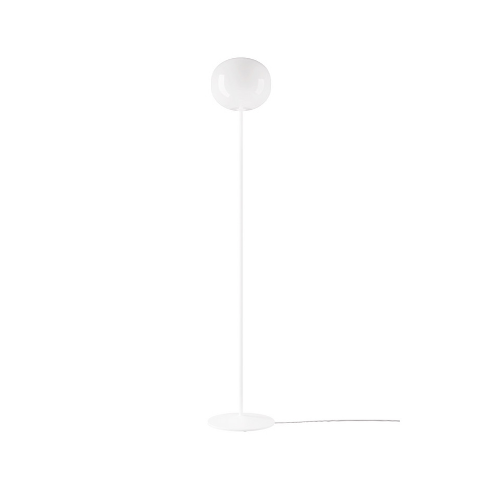 Lodes Volum 29 Golvlampa Long Glossy, vit från Lodes