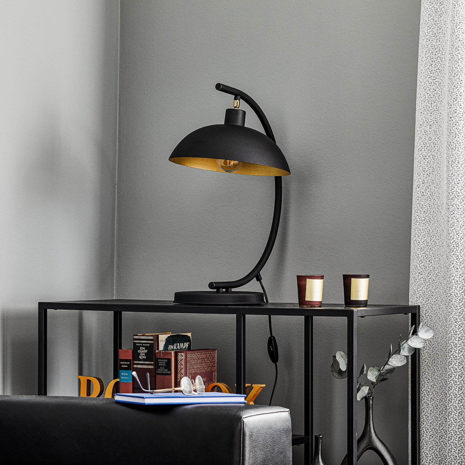 1036 table lamp, 1-bulb, black and gold