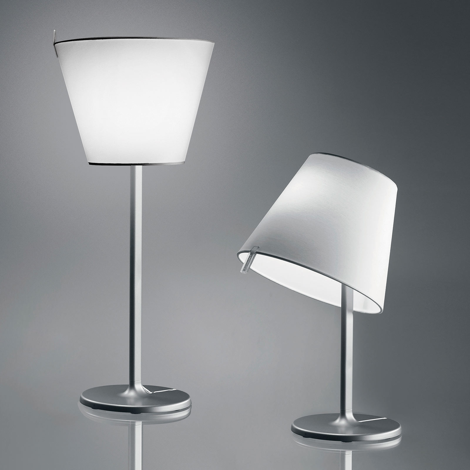 Artemide Melampo Tischleuchte mit drehbarem Schirm
