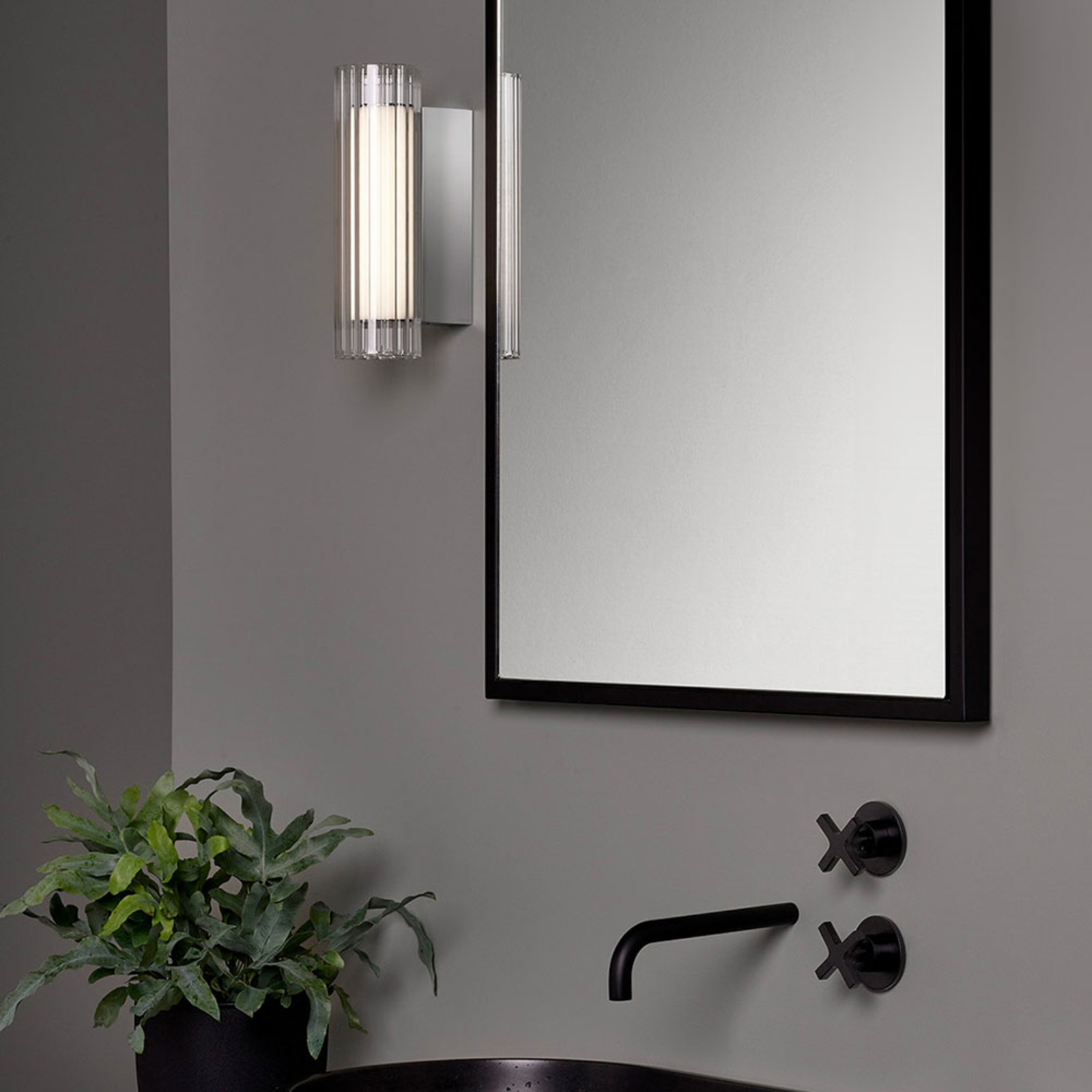 Astro io Wall LED-Wandleuchte IP44 chrom