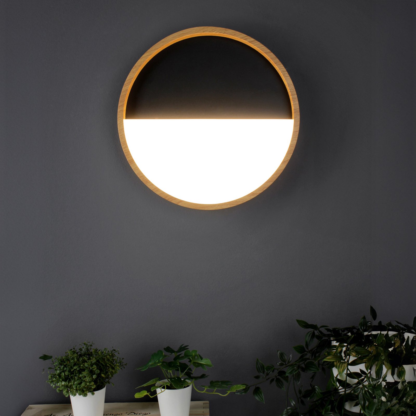 LED wall light Vista, black/wood light, Ø 30 cm