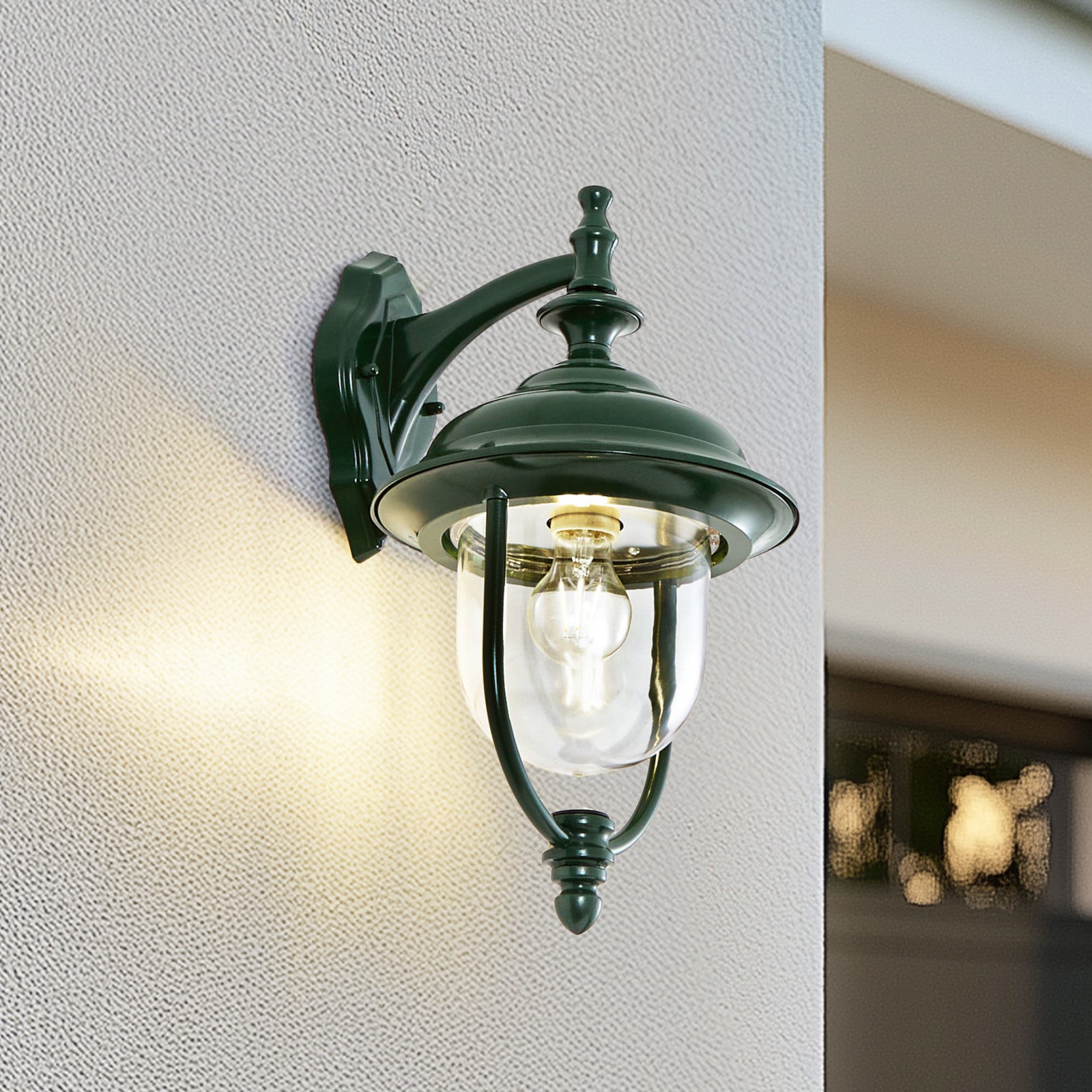 Clint utomhusv&auml;gglampa, IP44, gr&ouml;n, aluminium, 42 cm &ndash; Lindby - Balkong - Vintage / retro - Med en ljusk&auml;lla