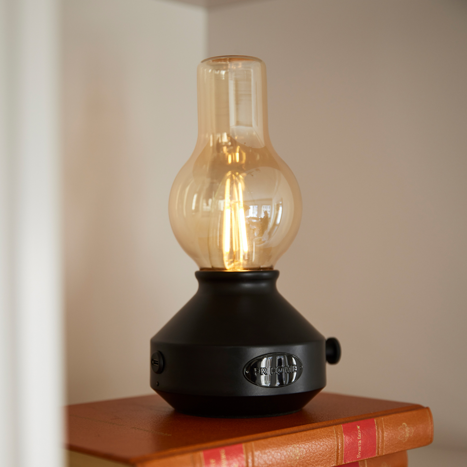 PR Home Glimt table lamp with a battery