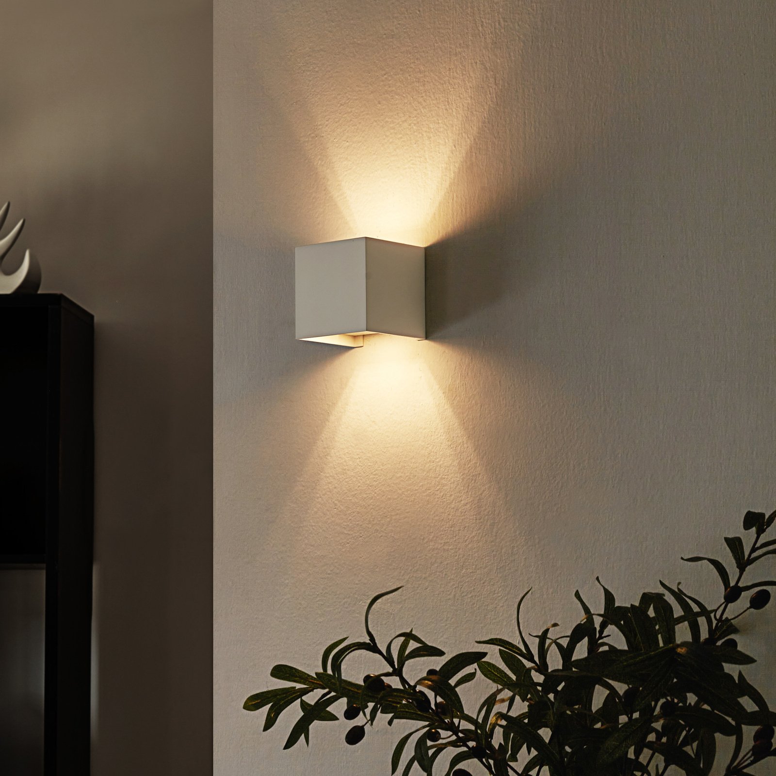 Zuzana cube-shaped wall light, G9, dimmable