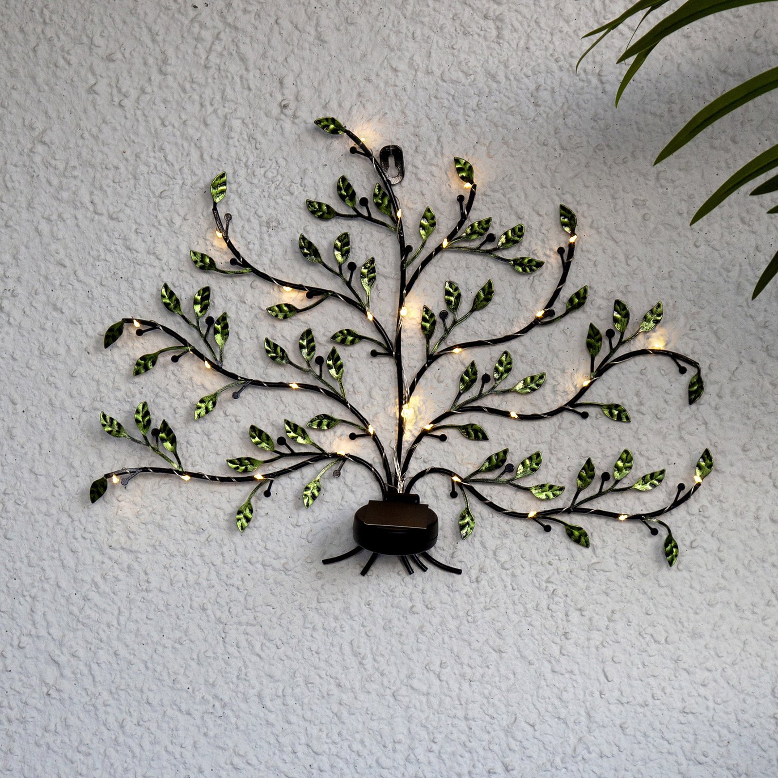Aurinkokäyttöinen Tree of life -seinävalaisin