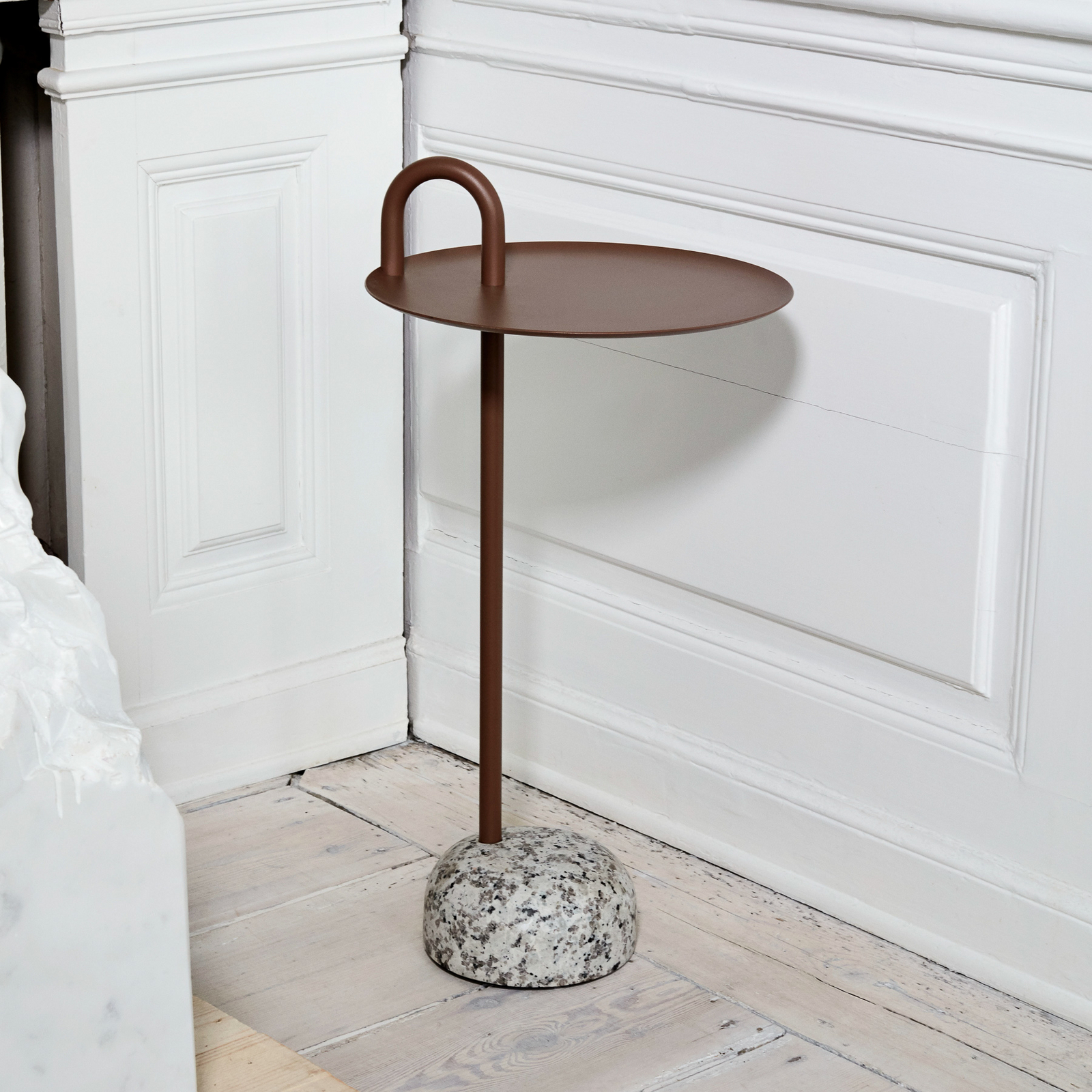 Bowler sidobord, brunt, höjd 70,5 cm, granit/stål - HAY Bowler sidobord, brunt, höjd 70,5 cm, granit/stål - HAY