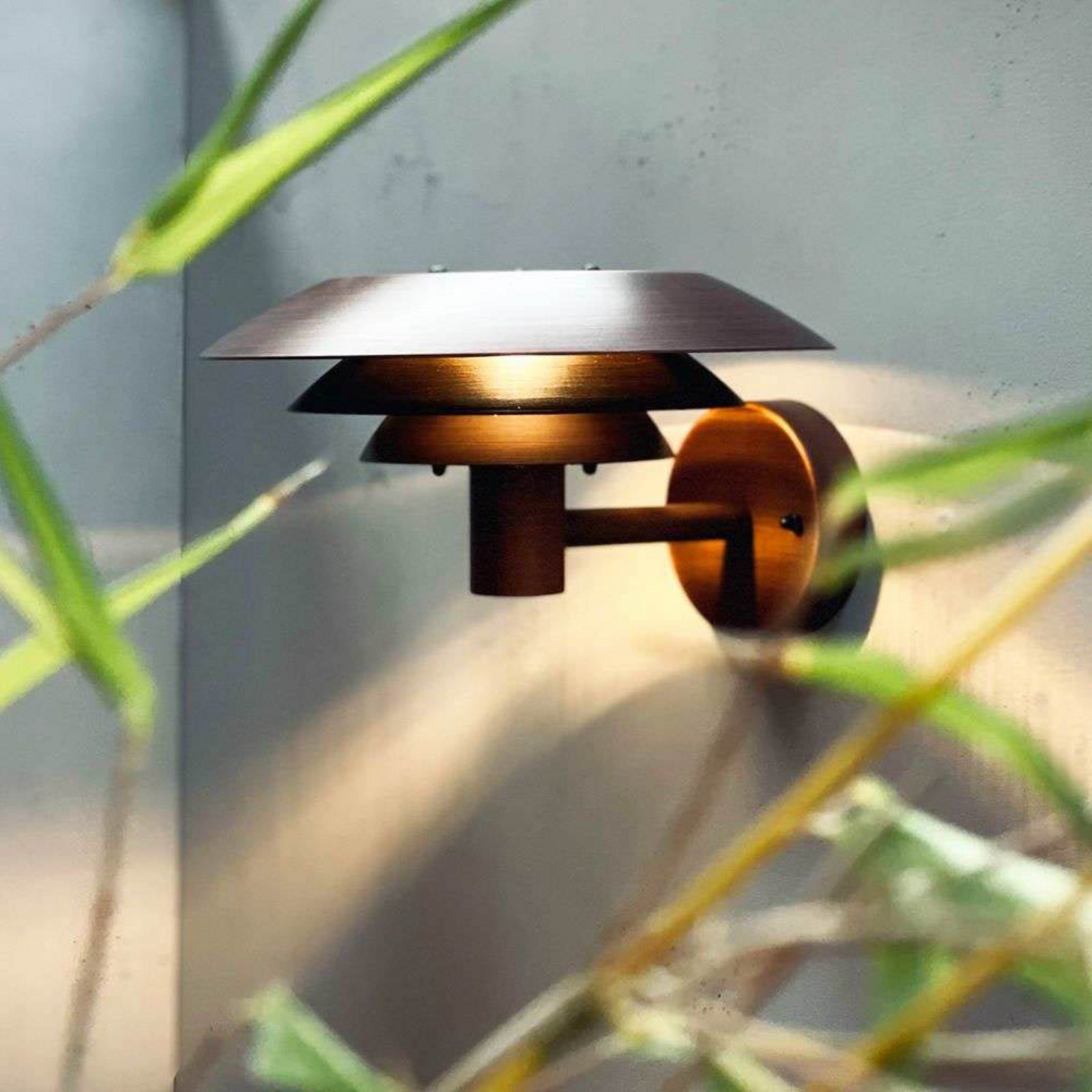 Dyberg Larsen Εξωτερικό φωτιστικό τοίχου DL25, χρώμα χαλκού