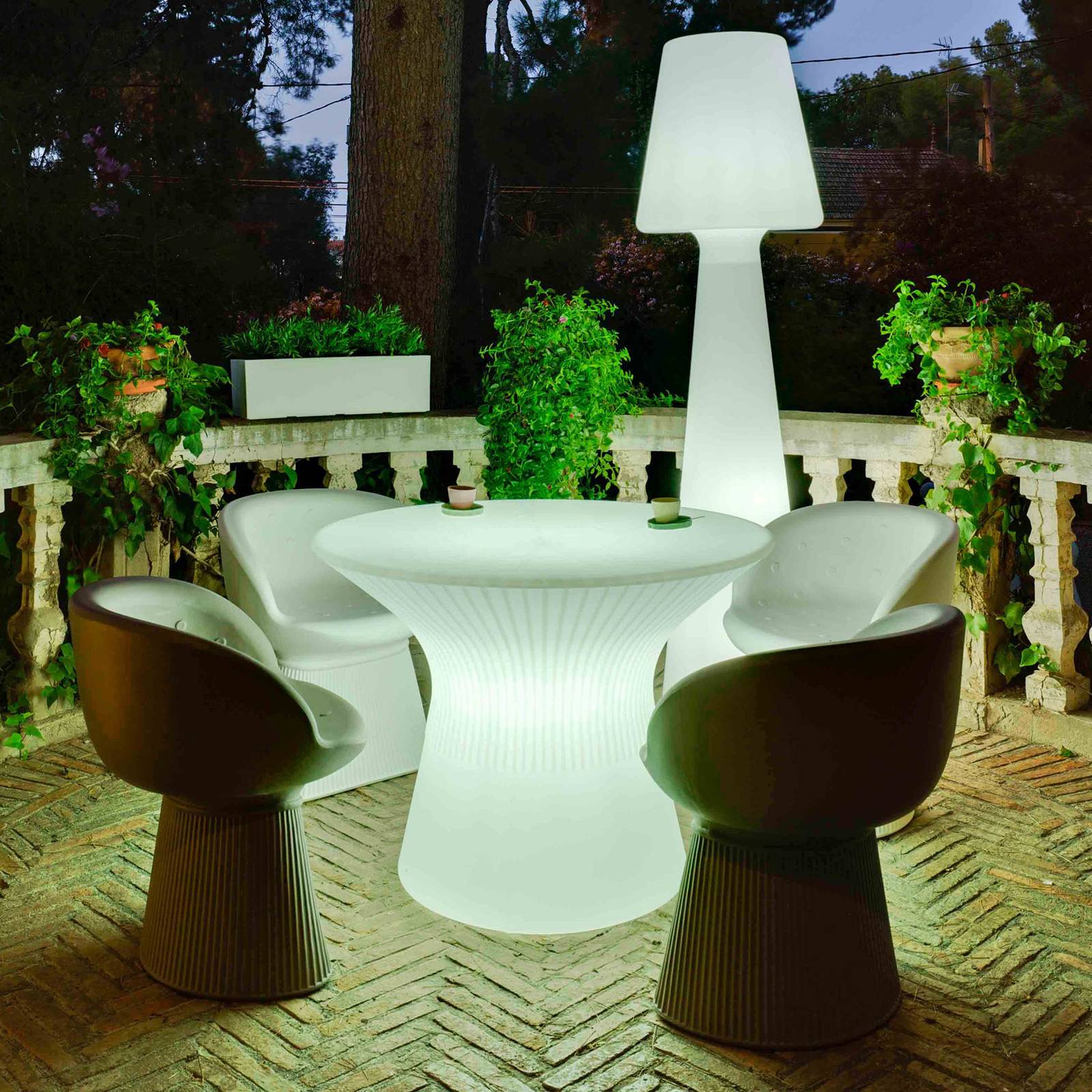 Newgarden Capri table LED, hauteur 73 cm