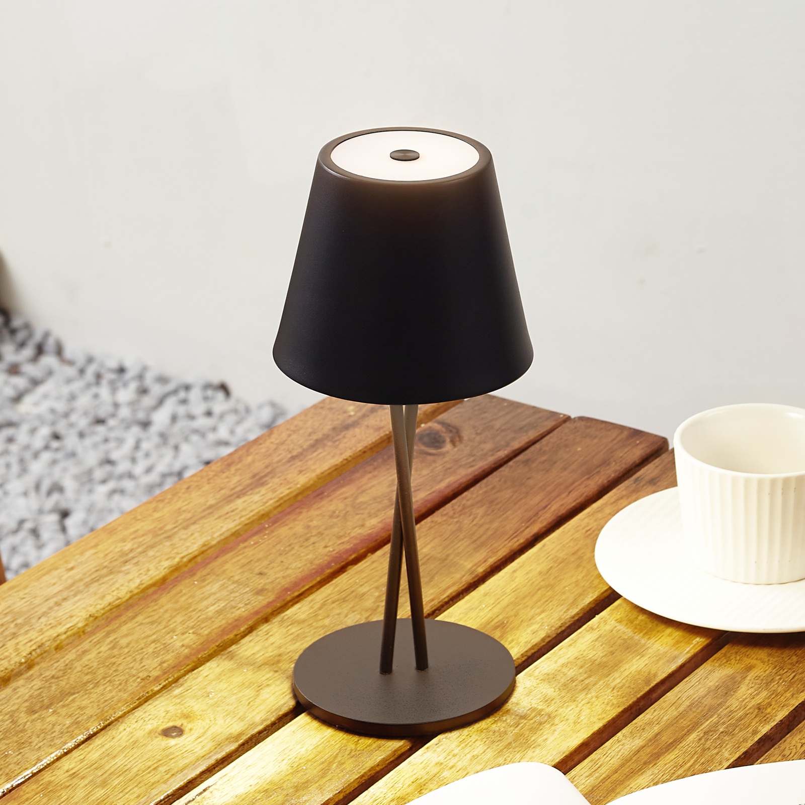 Lindby LED genopladelig bordlampe Janea, krydset, sort, metal