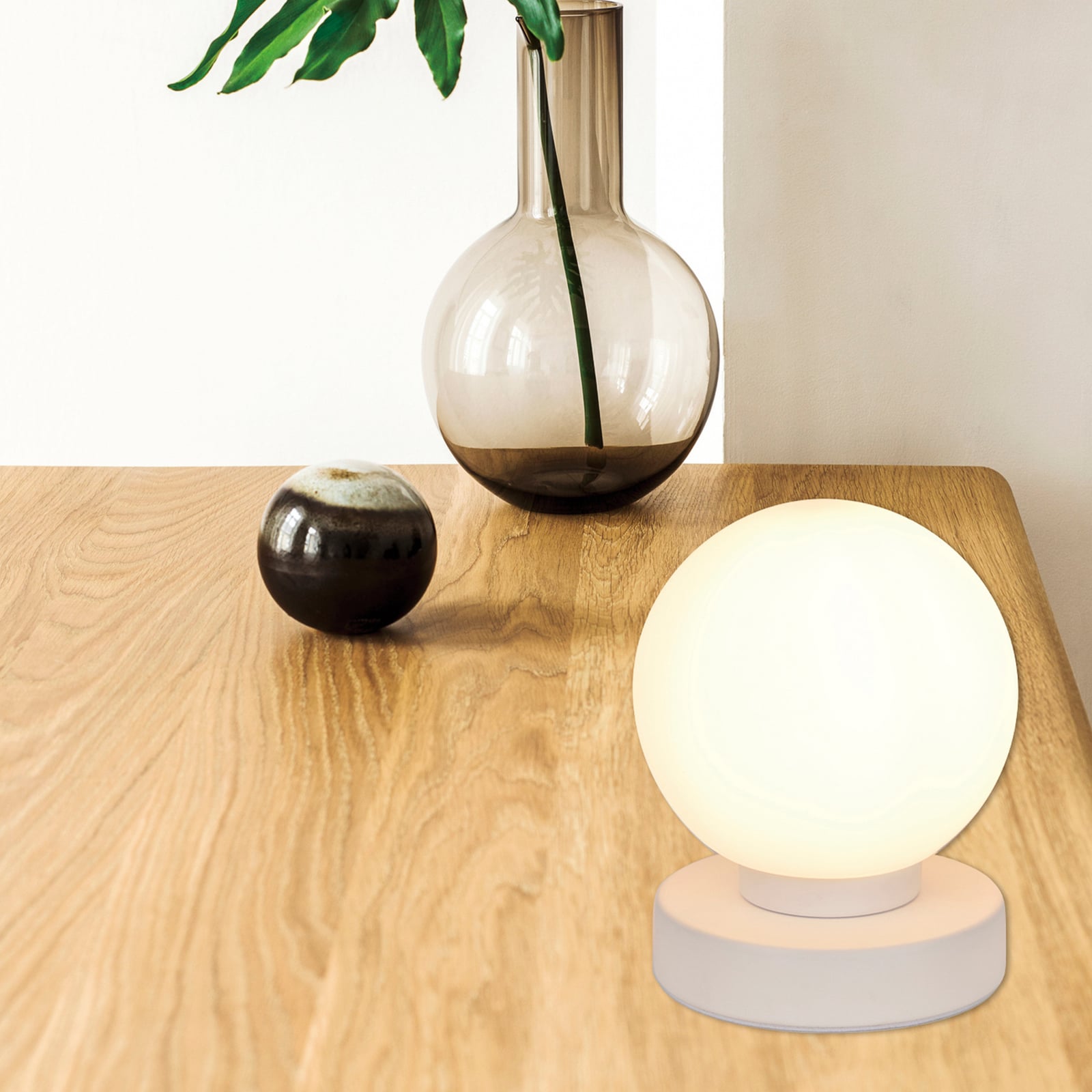 Tafellamp Seventy, mat wit, hoogte 15 cm, metaal/glas