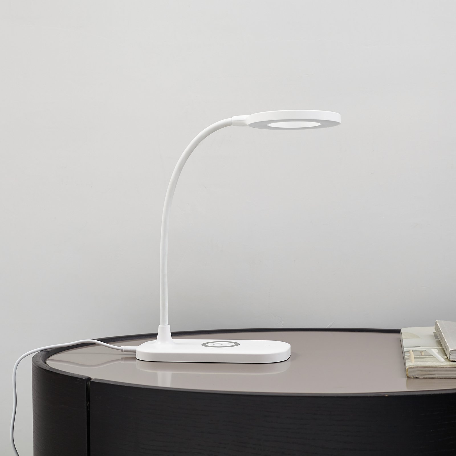Siona LED Lampe de Table CCT Dim. w/Charger Blanc - Lindby