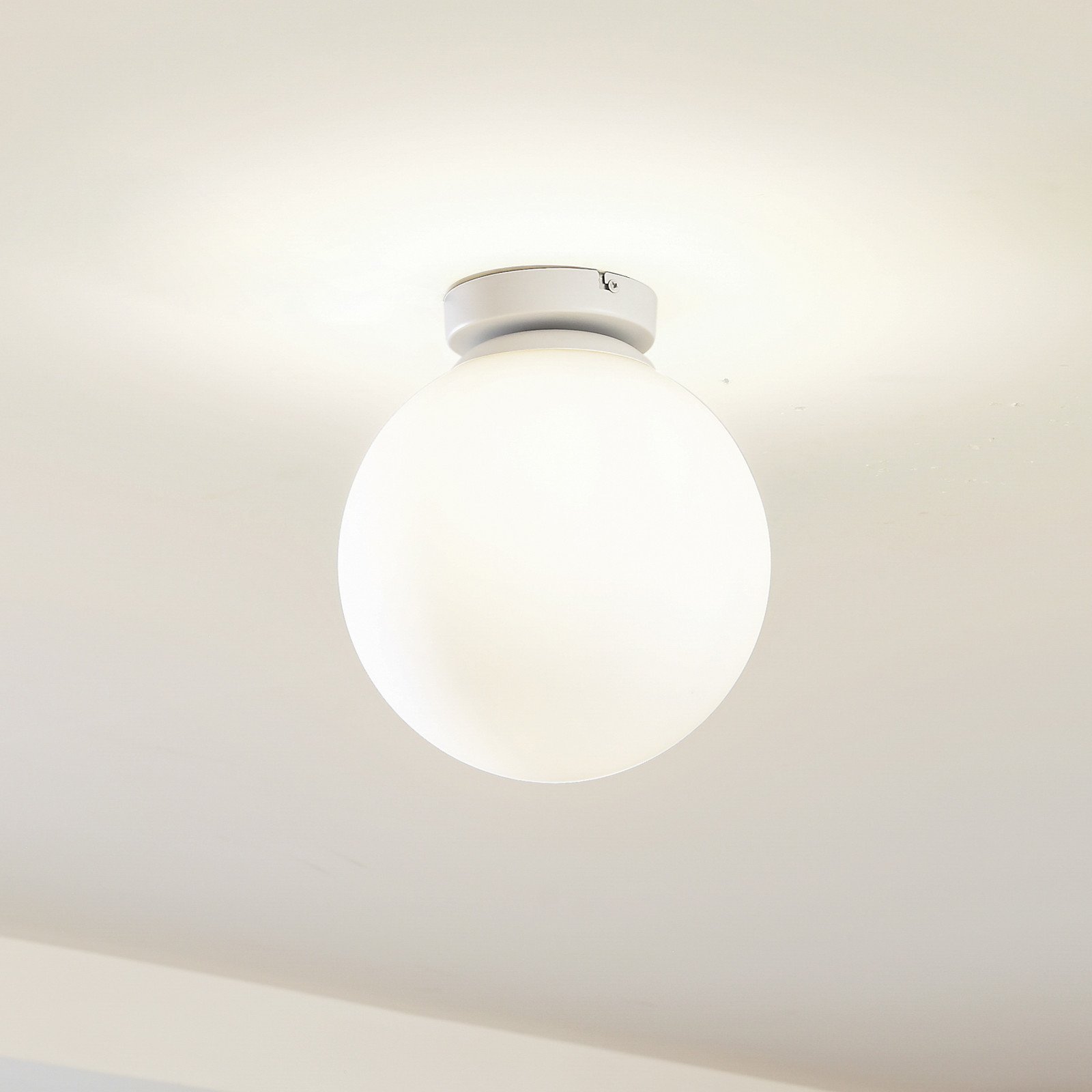 Lindby Meriala plafonieră alb sticlă Ø 25 cm - Camera de zi / sufragerie