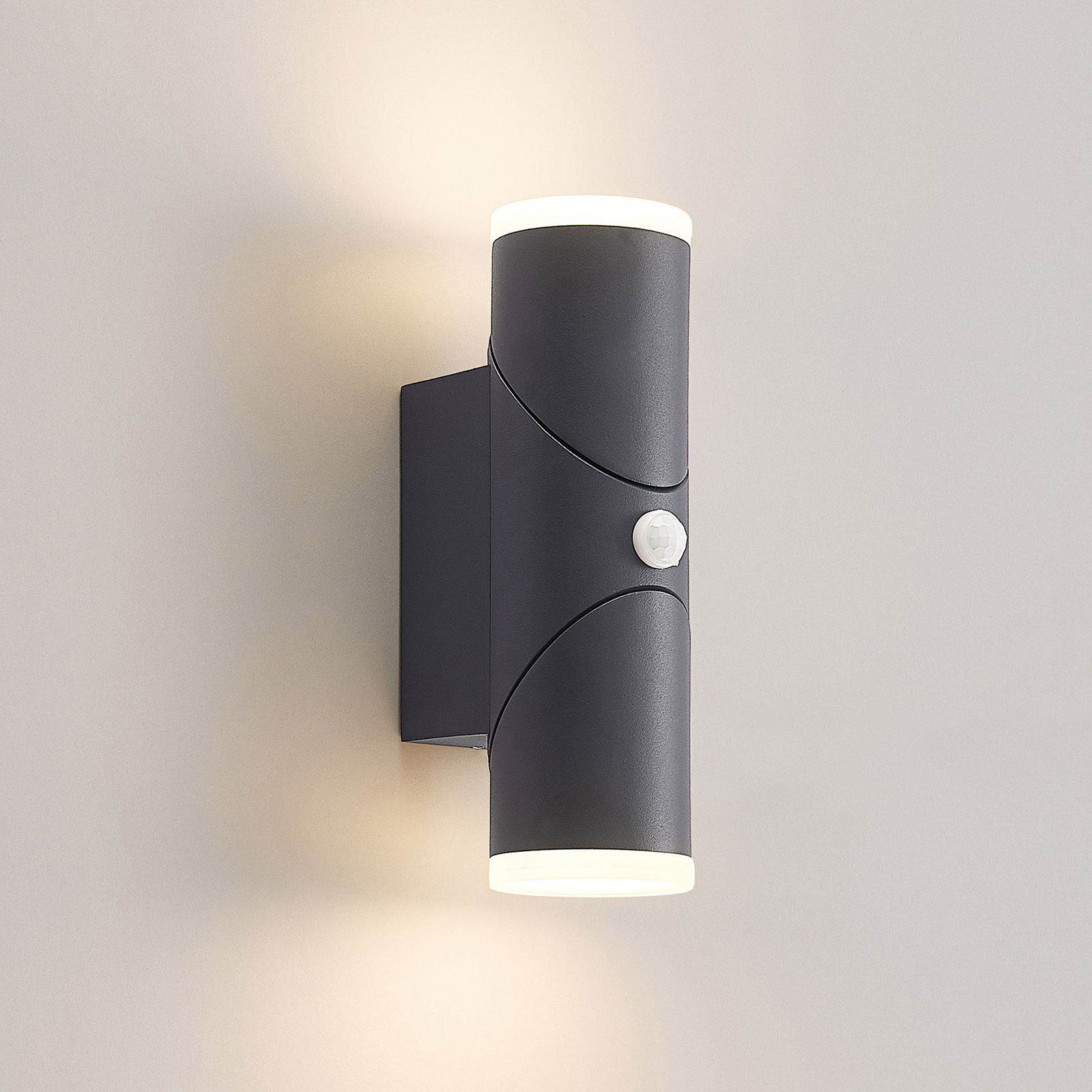 Lindby Aspyn LED outdoor wall light, 2-bulb sensor