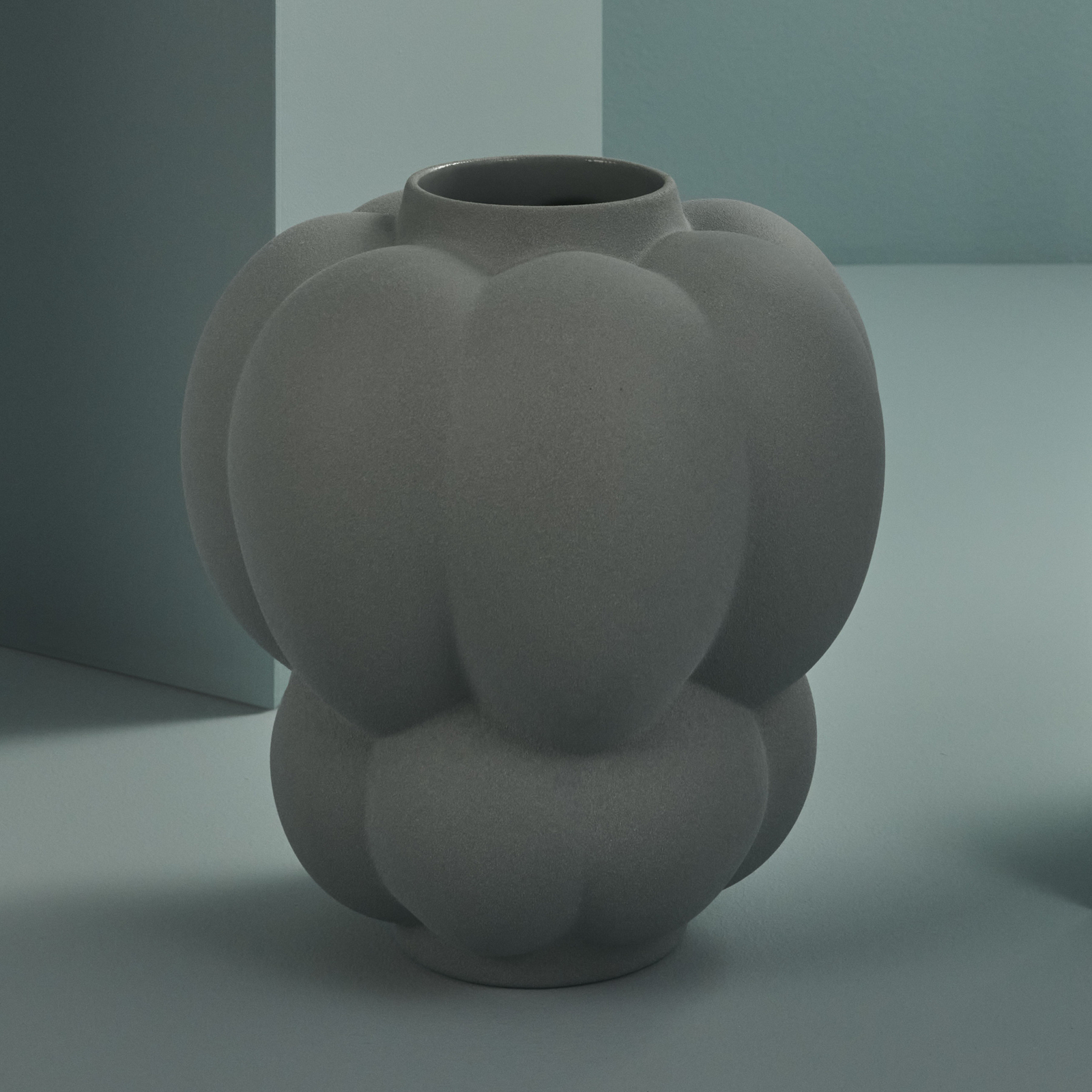 AYTM Vase Uva, Keramik, grün, Ø 26 cm, Traubenform