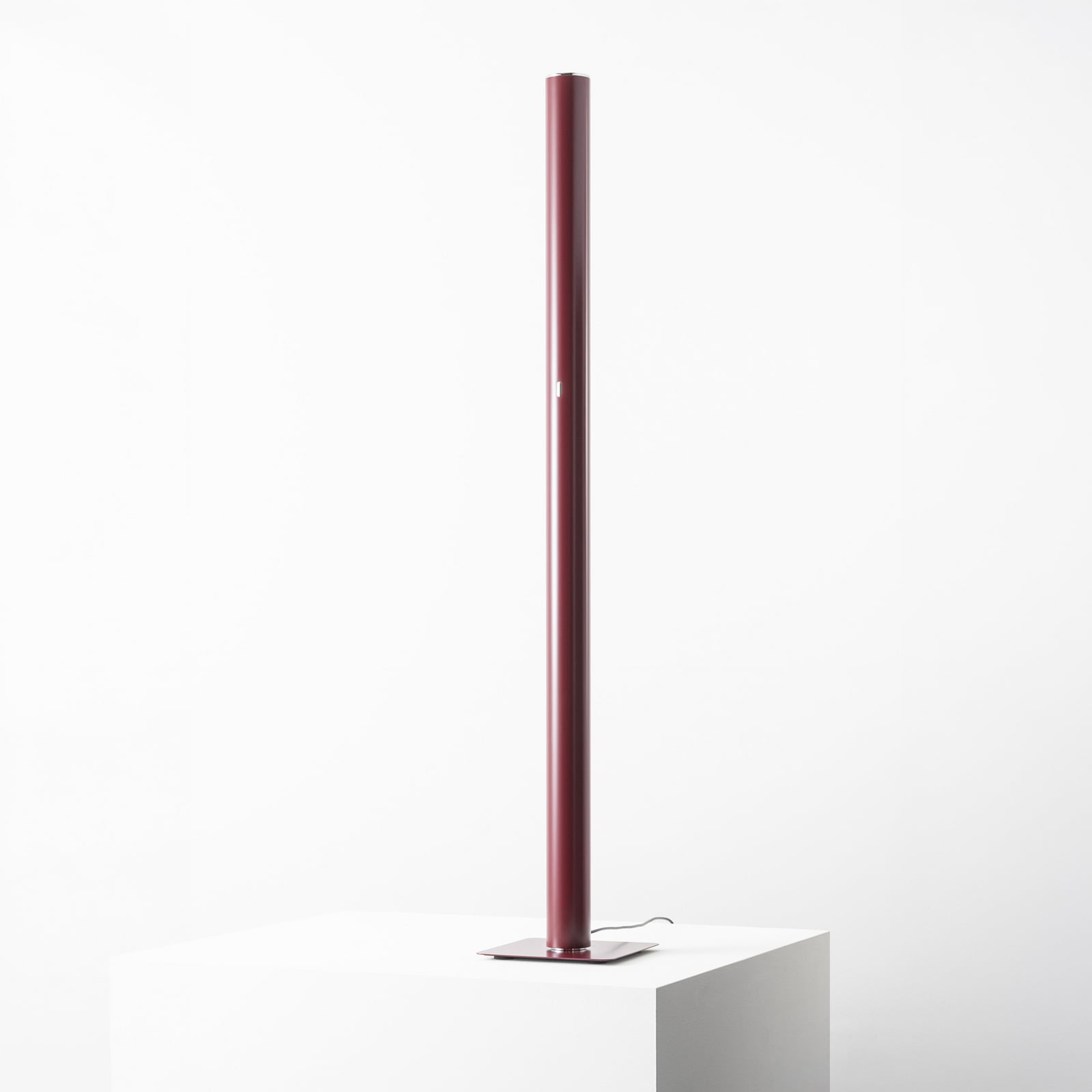 Ilio LED álló lámpa, rubinvörös, 3 000 K, magasság 175 cm – Artemide
