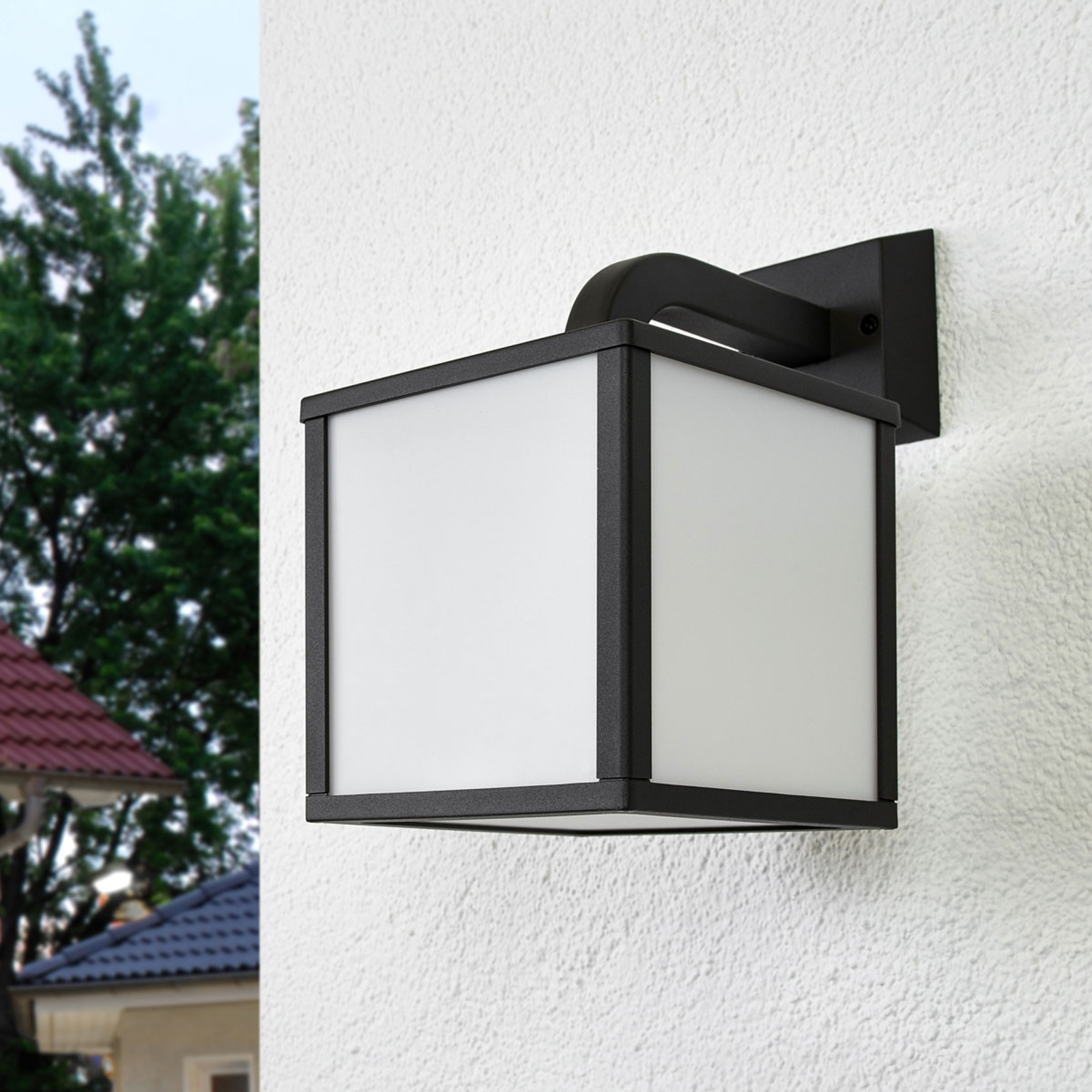 LED outdoor wall light Cubango, one cube lampshade