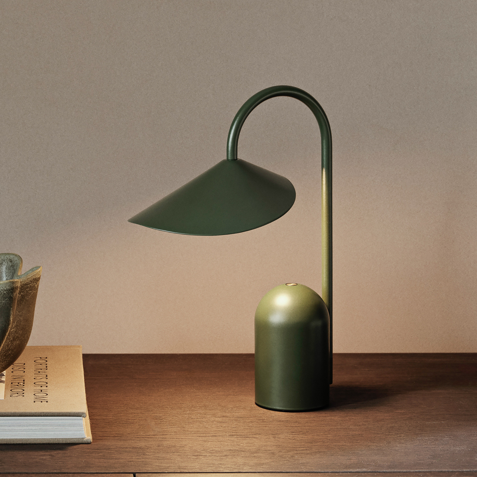 ferm LIVING Bol Nium, vert, Ø 22 cm, céramique, émaillé