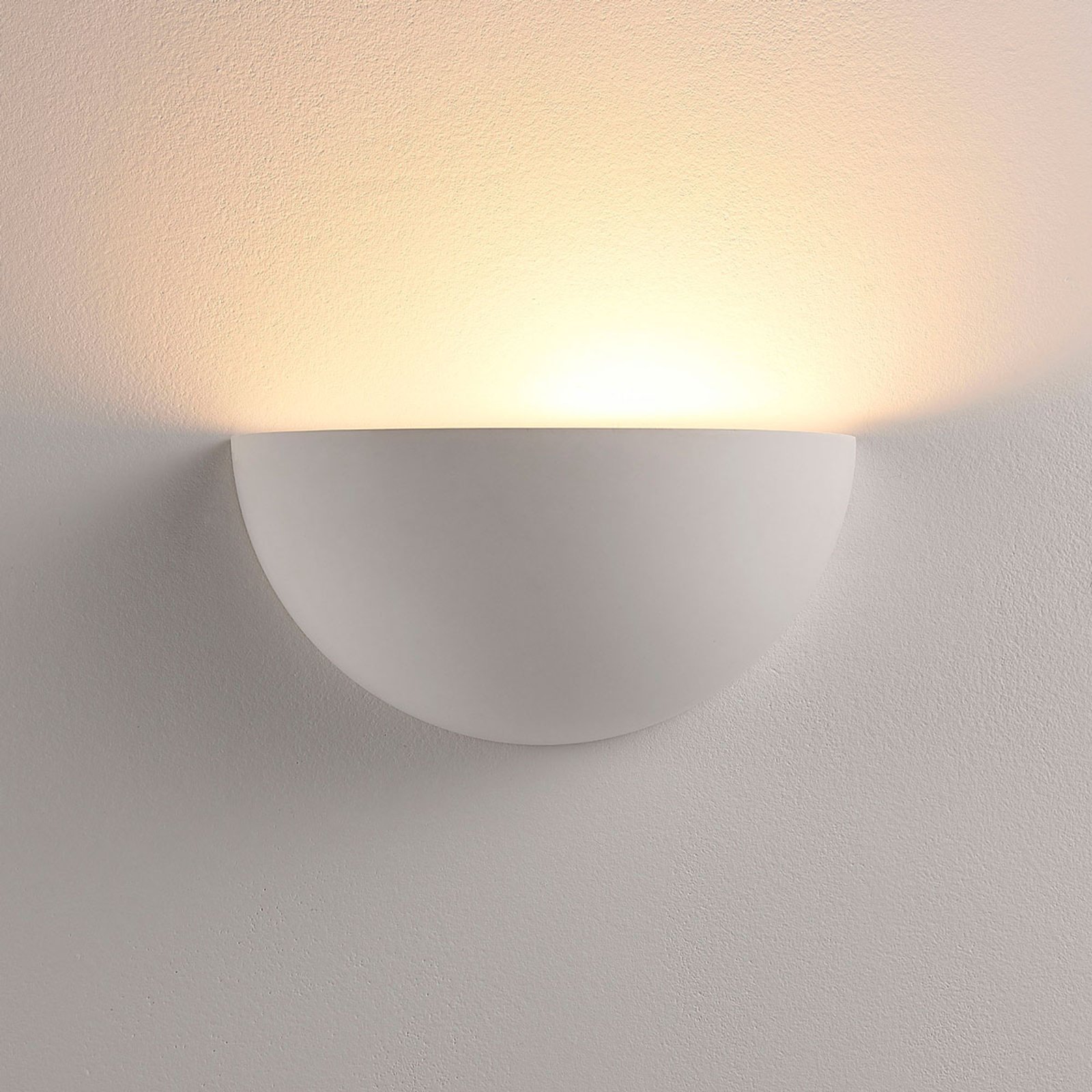 Lindby Semi-circ. plaster LED wall uplighter Narin, white, for Living / Dining Room, plaster, E14, 5 W, energy efficiency: A+, W: 28 cm, H: 14 cm
