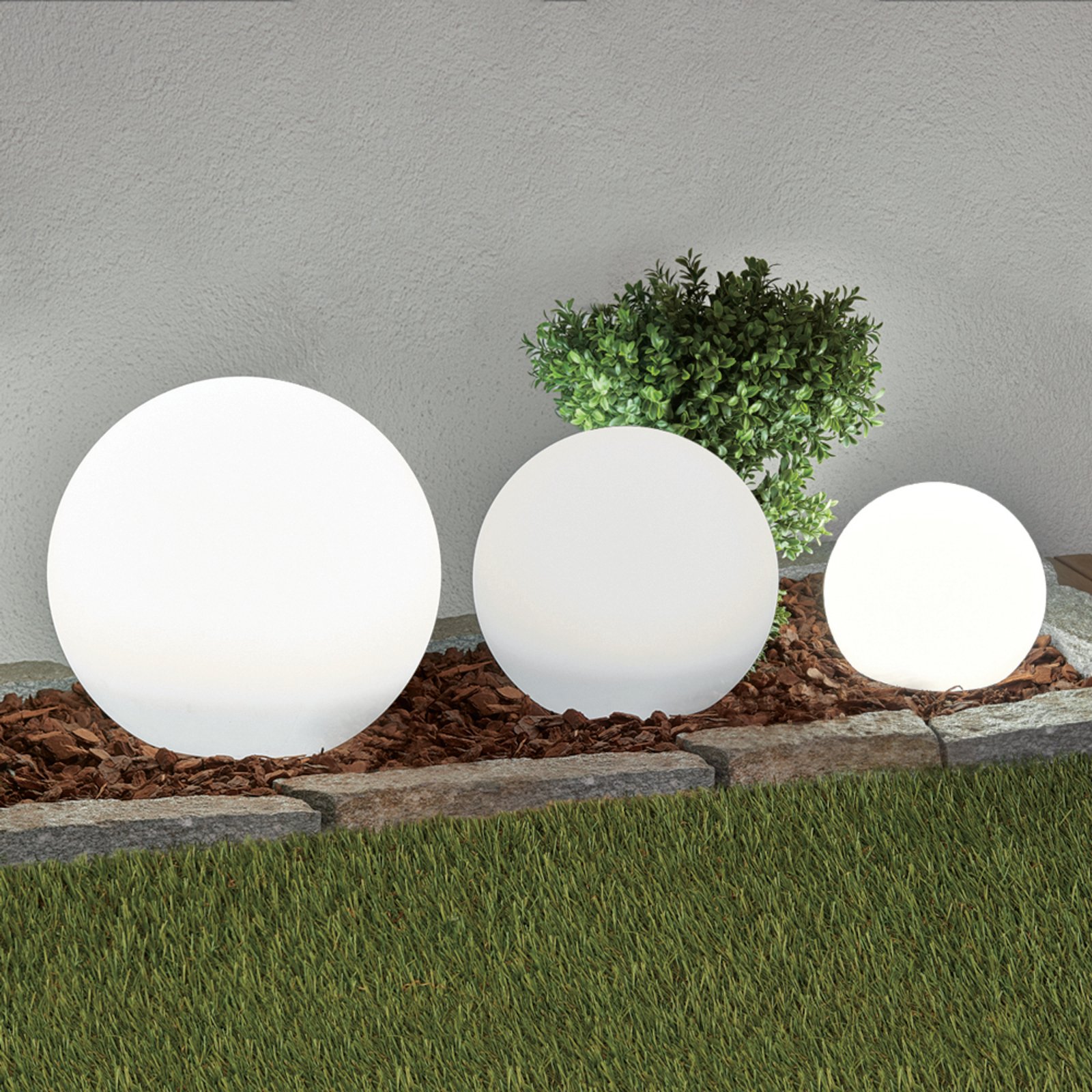 Lindby Lampes solaires LED Lago, set de 3 boules, piquet de terre, blanc