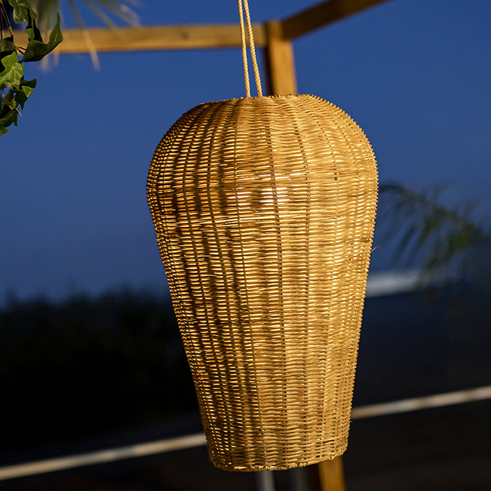 Newgarden Saona LED-Außenhängeleuchte aus Rattan